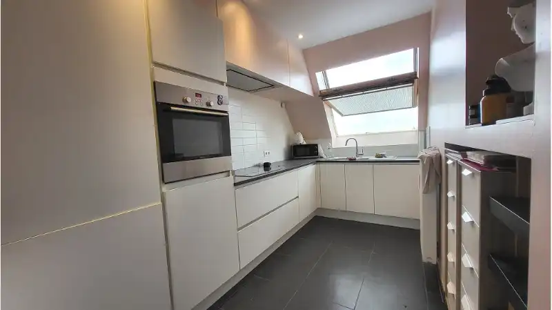 Instapklare 2-slaapkamerduplex met terras en carport te huur in Sijsele Damme foto 6