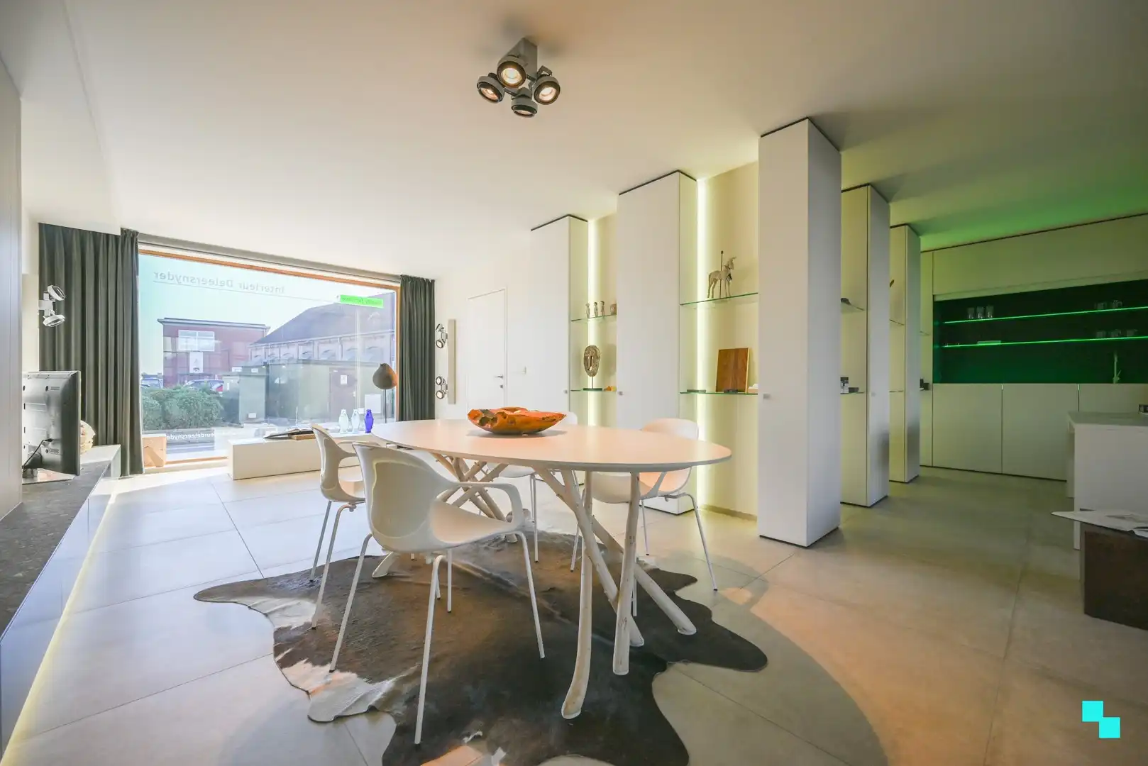 Piekfijn  afgewerkte handelsruimte met bovenliggend appartement te Kachtem foto 7