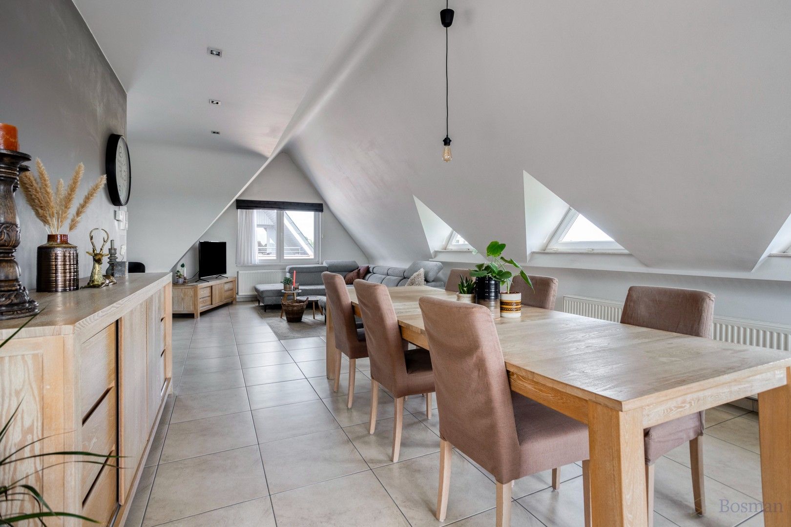 Zeer ruim appartement te koop in Geel foto 8