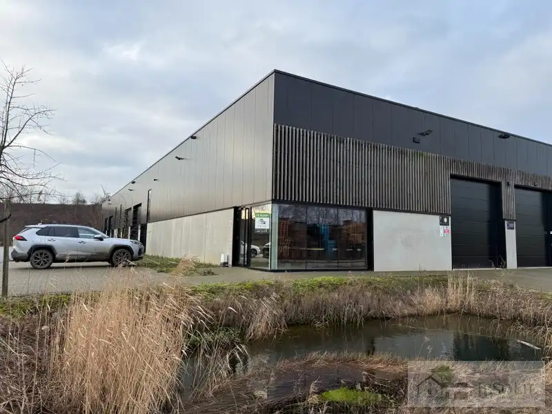 KMO-Unit 240m² - met kantoorruimte foto 2