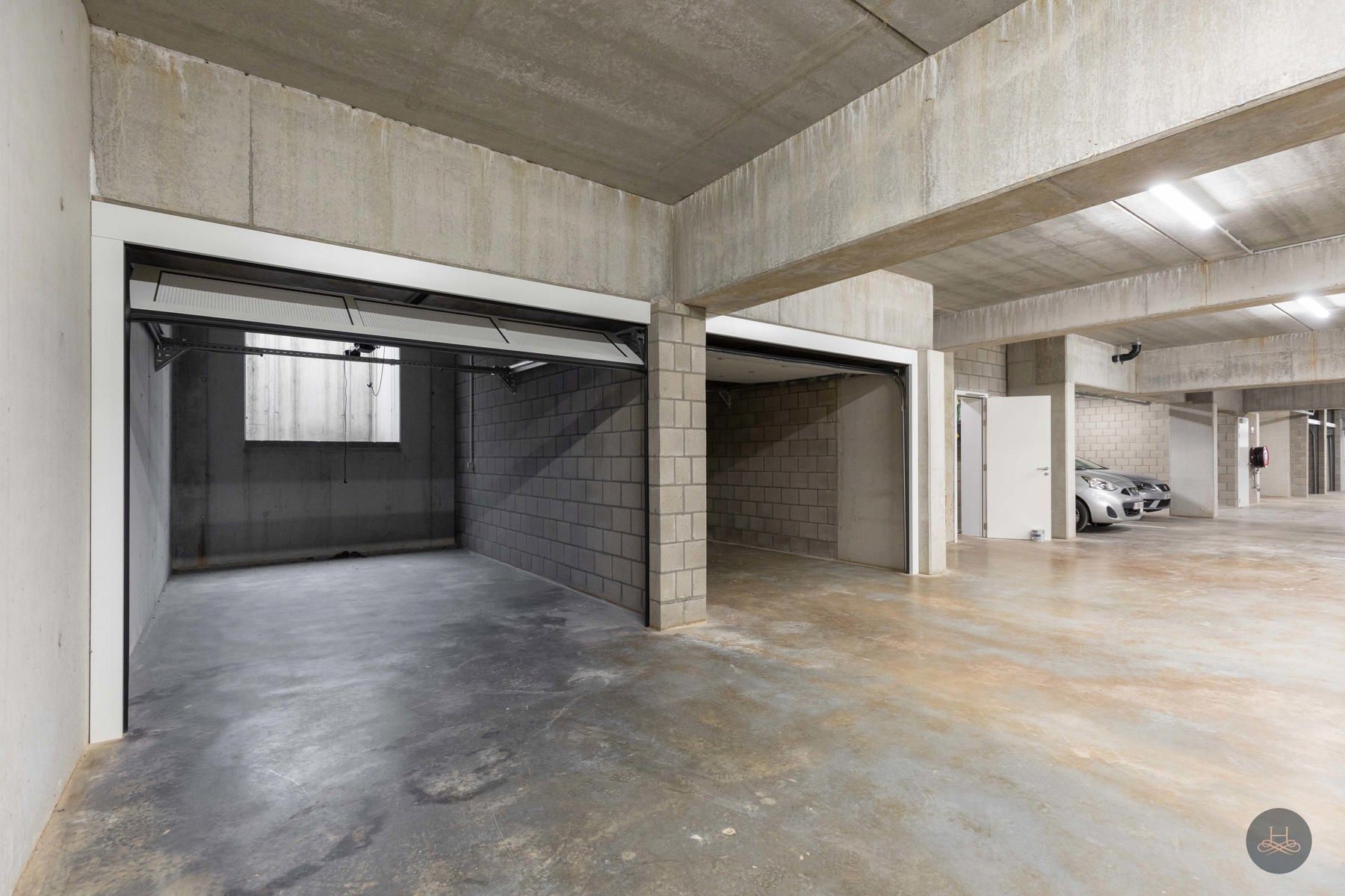 Garagebox op zeer gunstige locatie foto {{pictureIndex}}