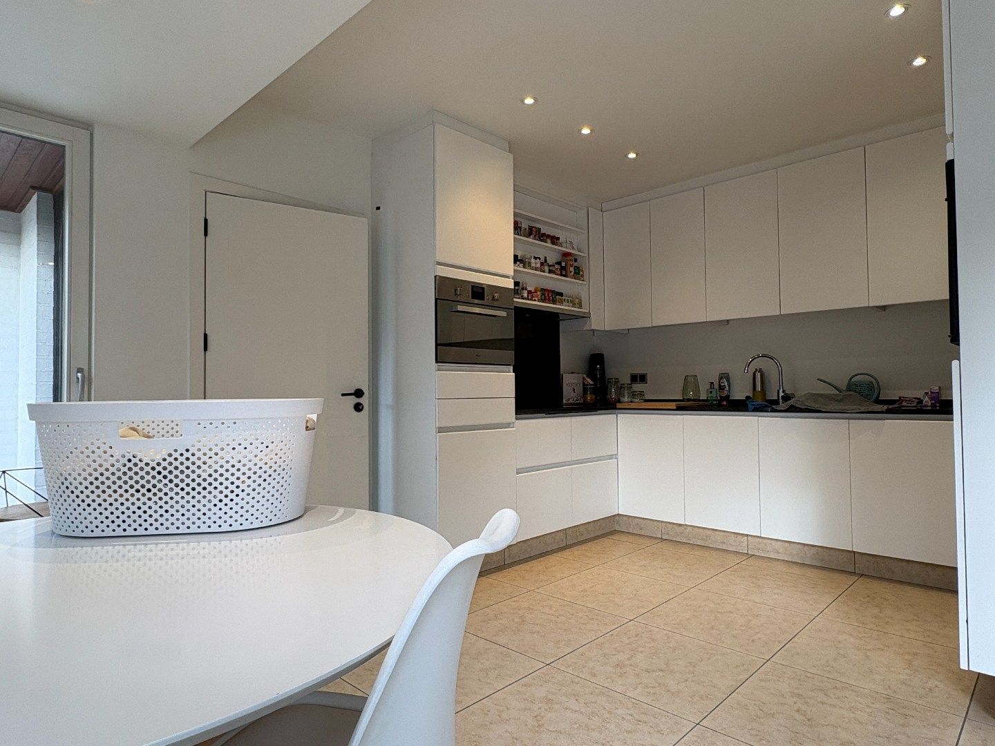 Rustig gelegen villa met 5 slks, groene verzichten en mogelijkheid tot gelijkvloers wonen. foto 8