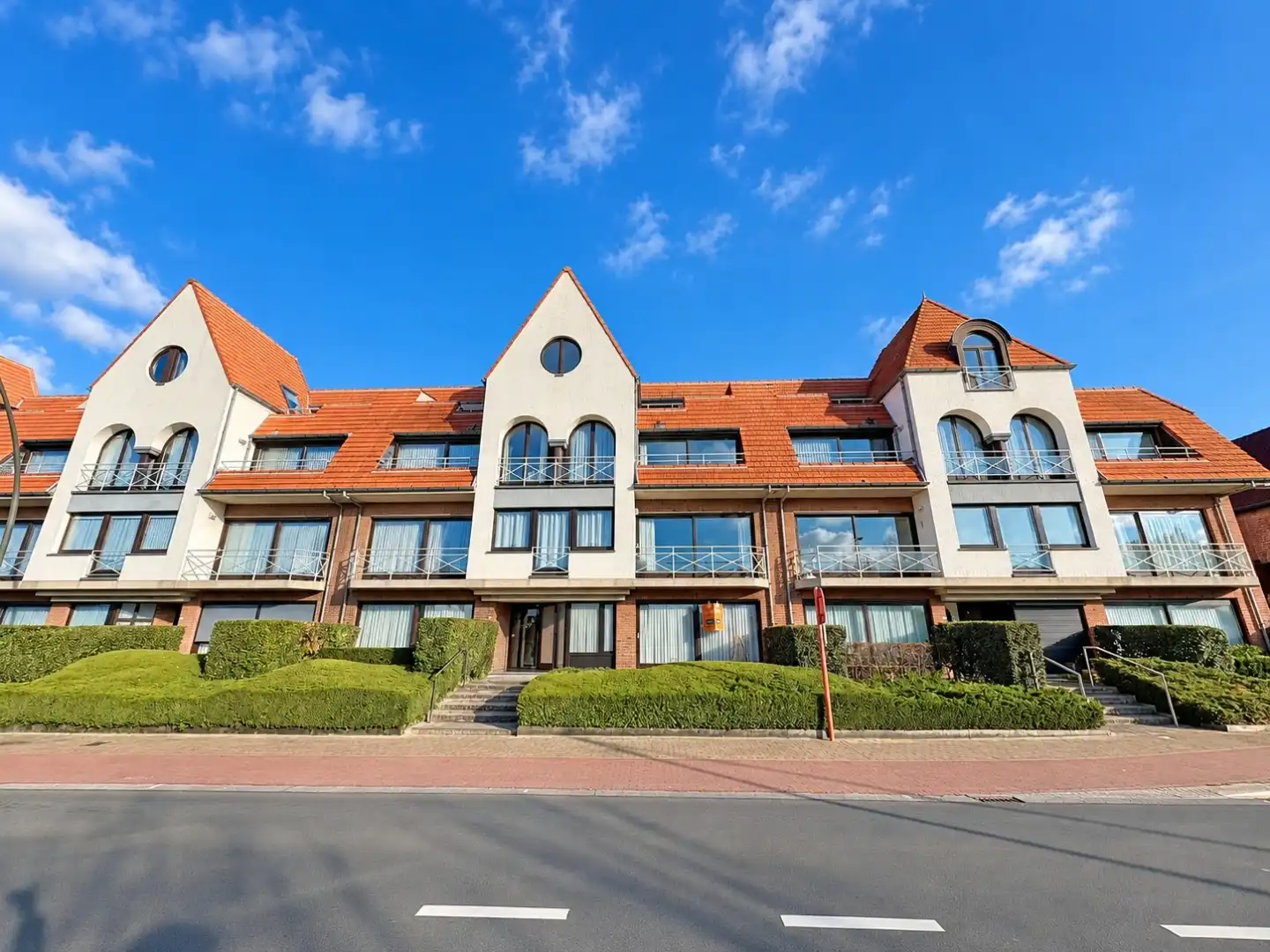 Instapklaar appartement met terras aan voor -en achterzijde. foto 8