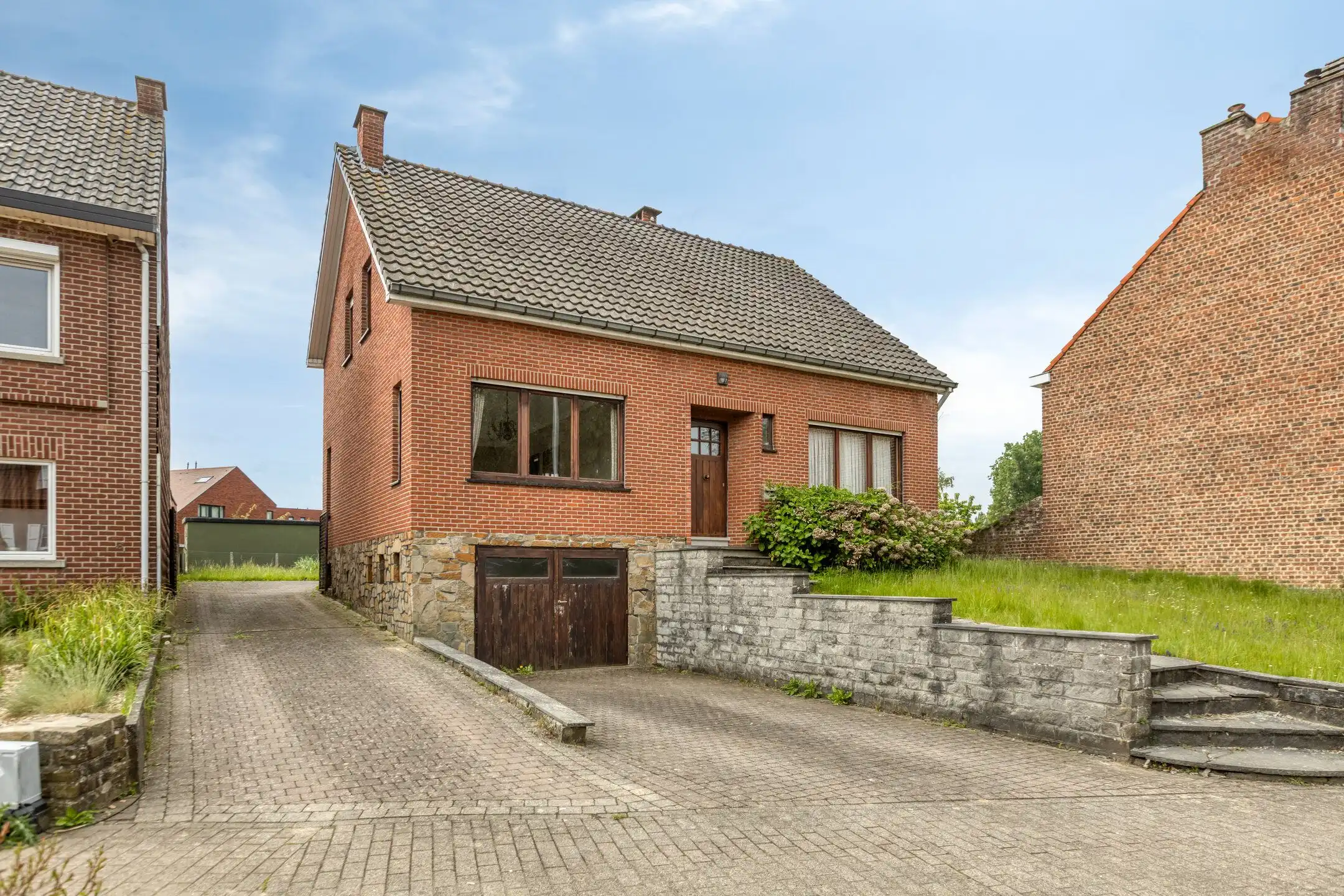 Woning vol potentieel op ruim perceel foto 2