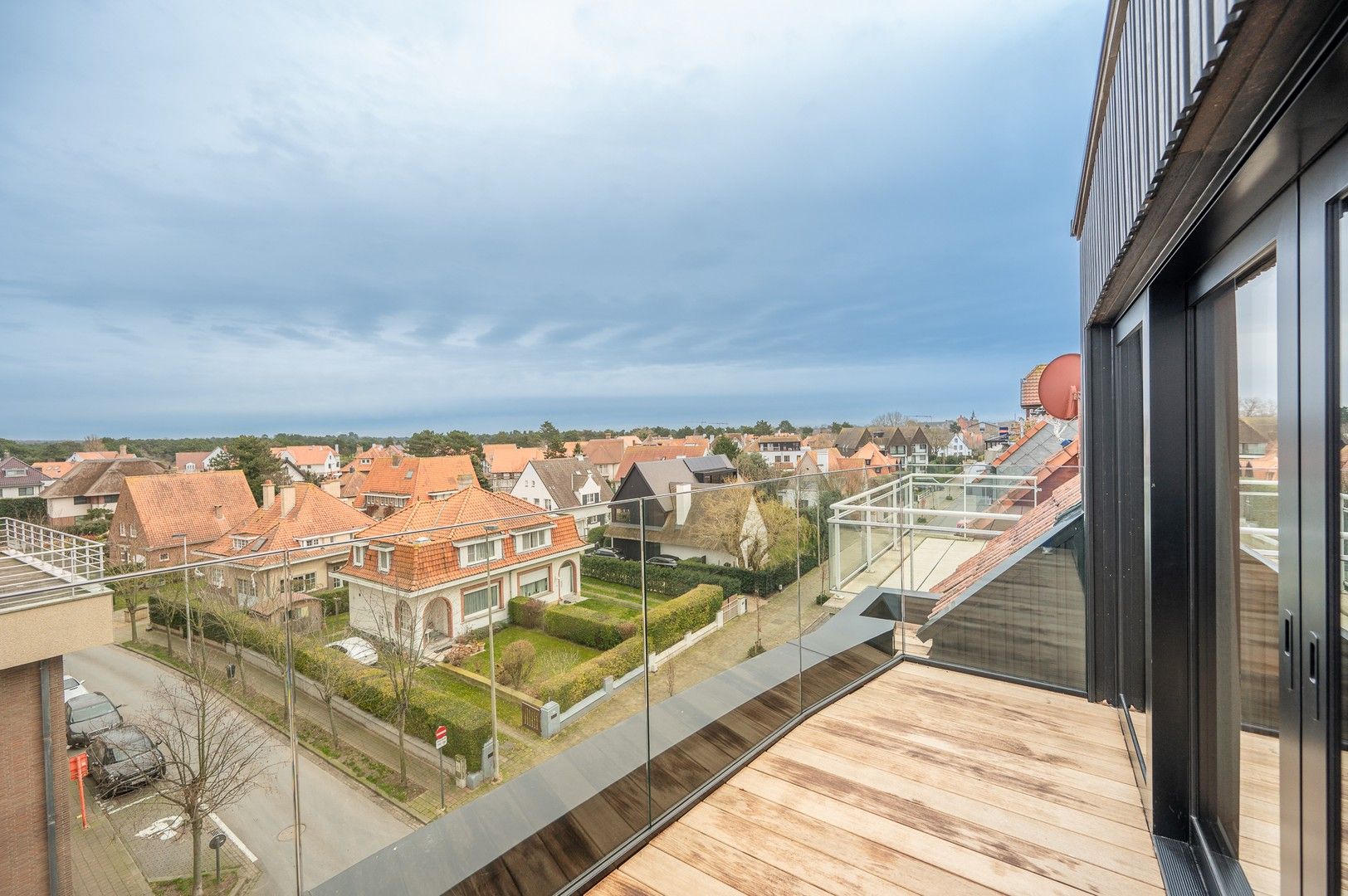 Prachtig gerenoveerd penthouse appartement heel goed gelegen vlakbij de zee en de winkels. foto 7