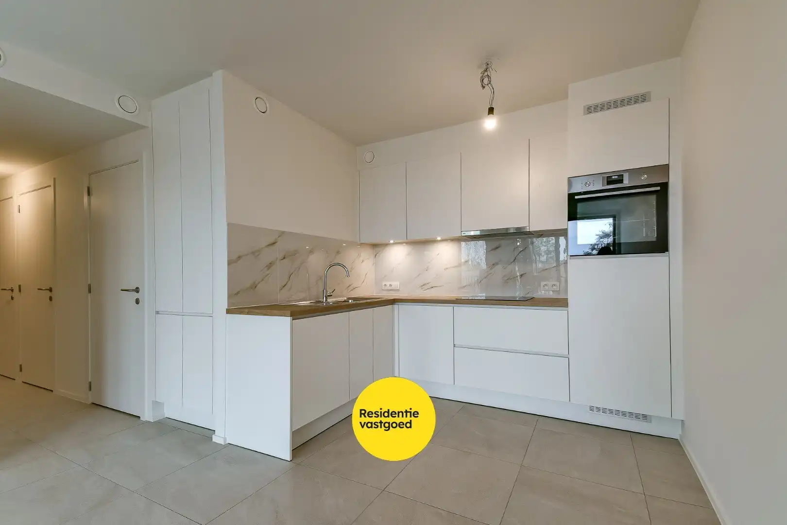 Nieuwbouw appartement met één slaapkamer en garage te huur in Oudenburg  foto 2