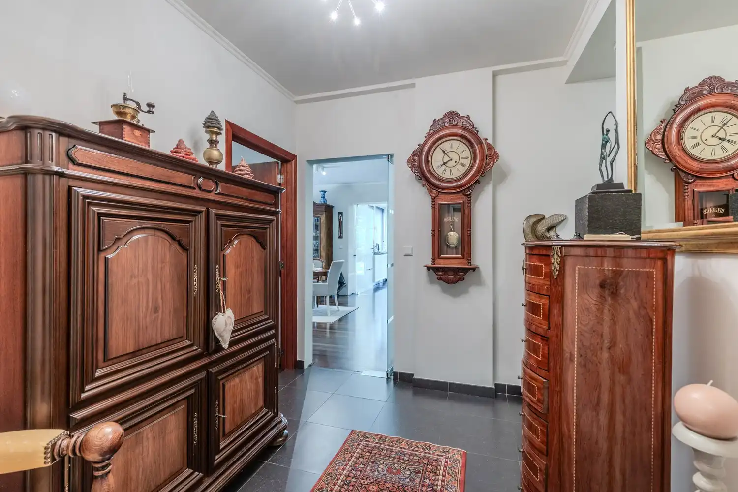 Gelijkvloers appartement met twee slaapkamers en garage in hartje Lanaken foto 5