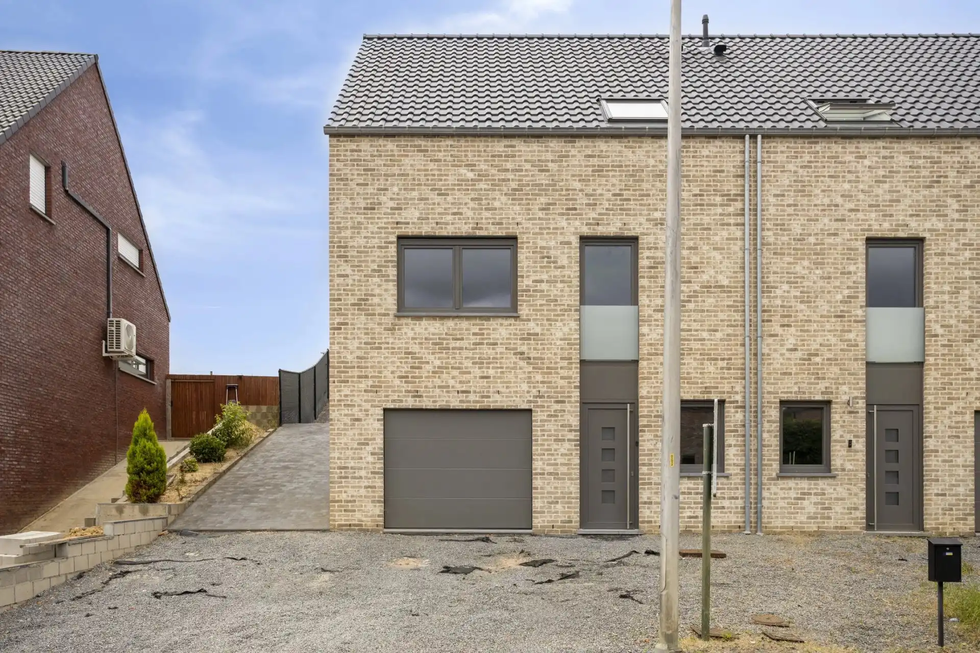 ENERGIEZUINIGE RECENTE WONING MET 4 SLAAPKAMERS MET GARAGE IN GINGELOM foto {{pictureIndex}}