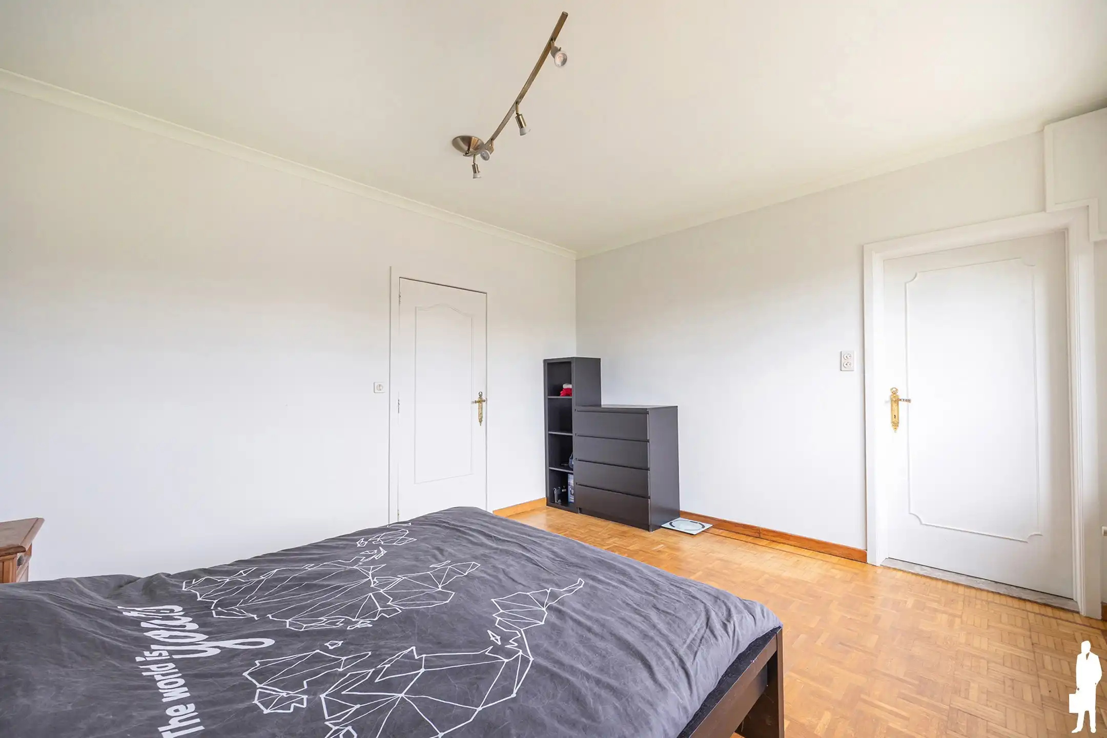Gerenoveerde gezinswoning met 5 slpk, 2 badk, en zonnige tuin foto 11