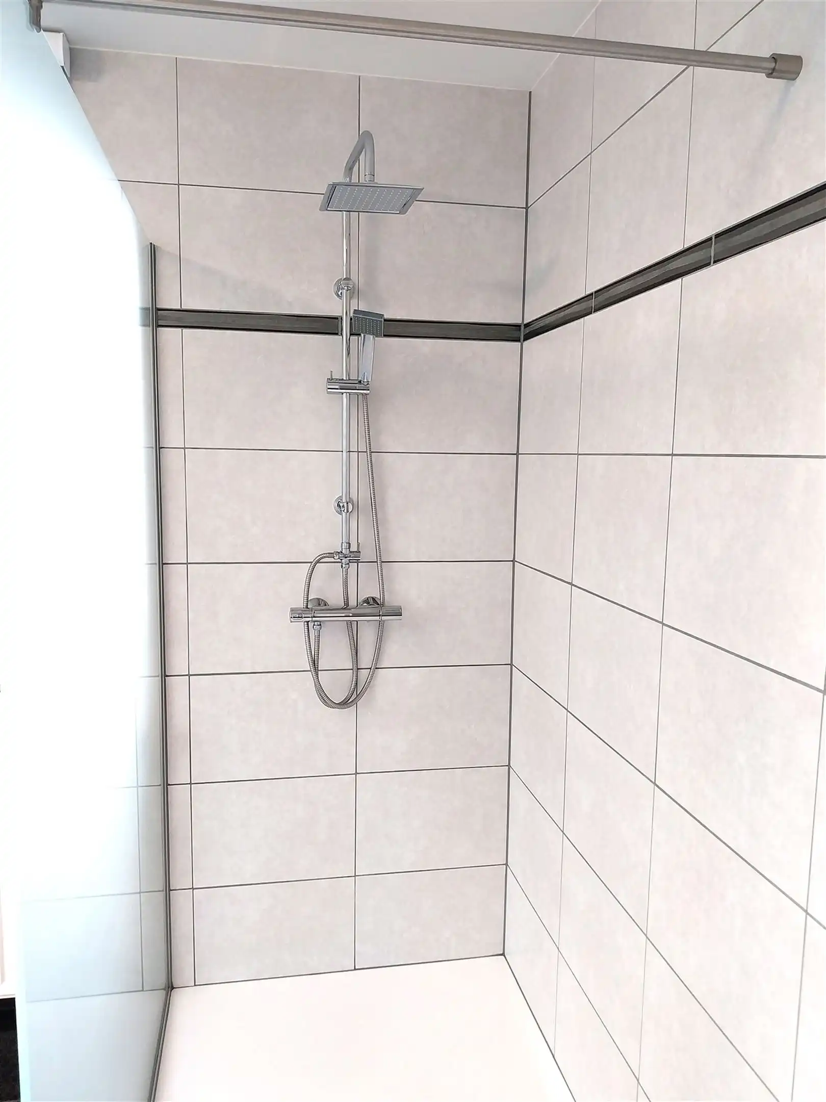 TE HUUR: Zeer ruim duplex appartement met 3 slaapkamers te Zolder! foto 17
