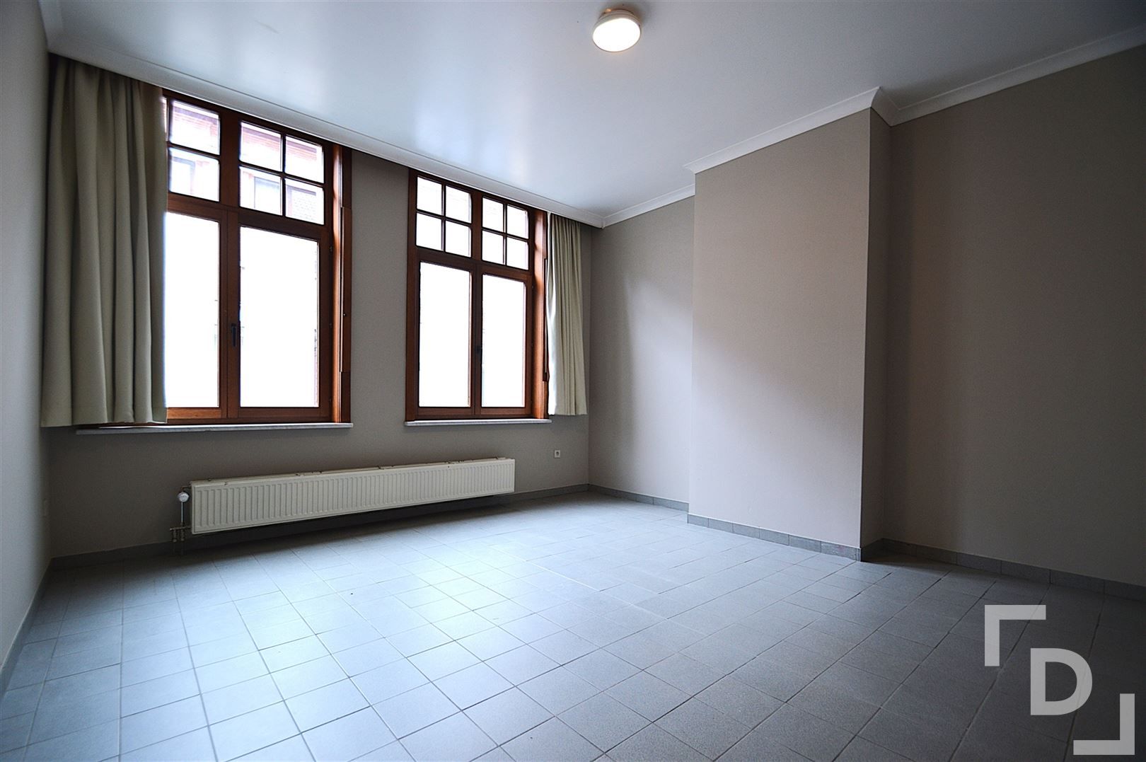 Ruim appartement te huur op centrale locatie te Ieper foto 10