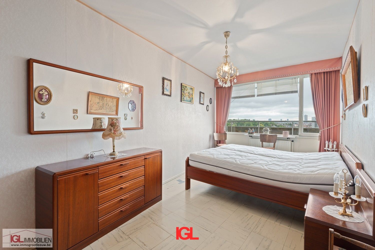 2-slaapkamer appartement te koop met prachtig ver zicht aan de vijvers van Anderlecht foto 6