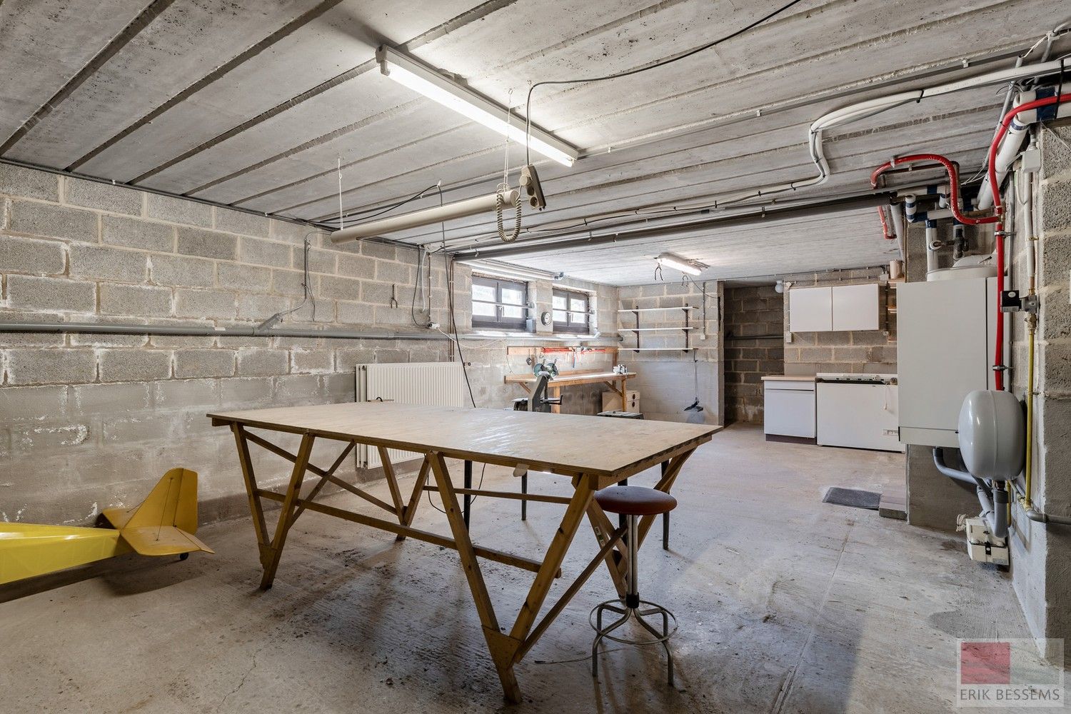 Vrijstaande woning uit 1981 op een ruim perceel in Rekem. Woonopp. 120 m² en perceel 1180 m². foto 21