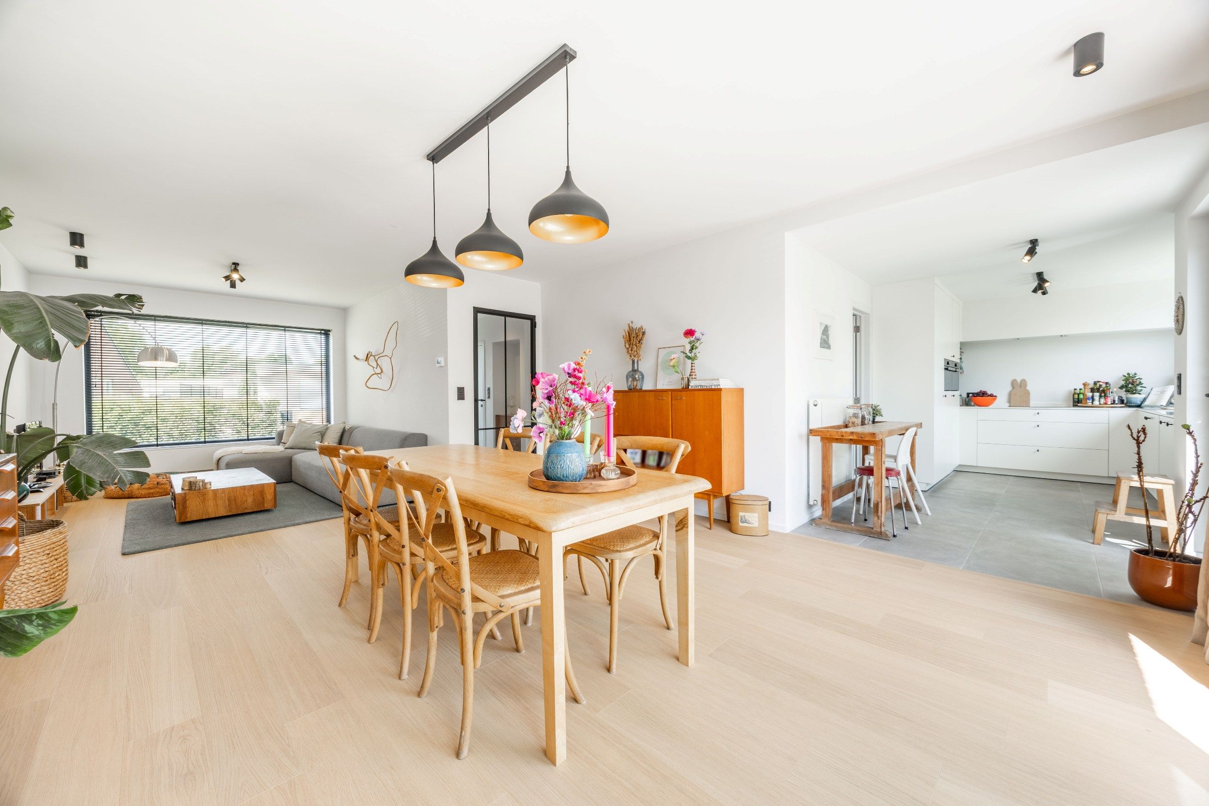 MAGNIFIEK GERENOVEERDE GEZINSWONING MET GARAGE foto 4