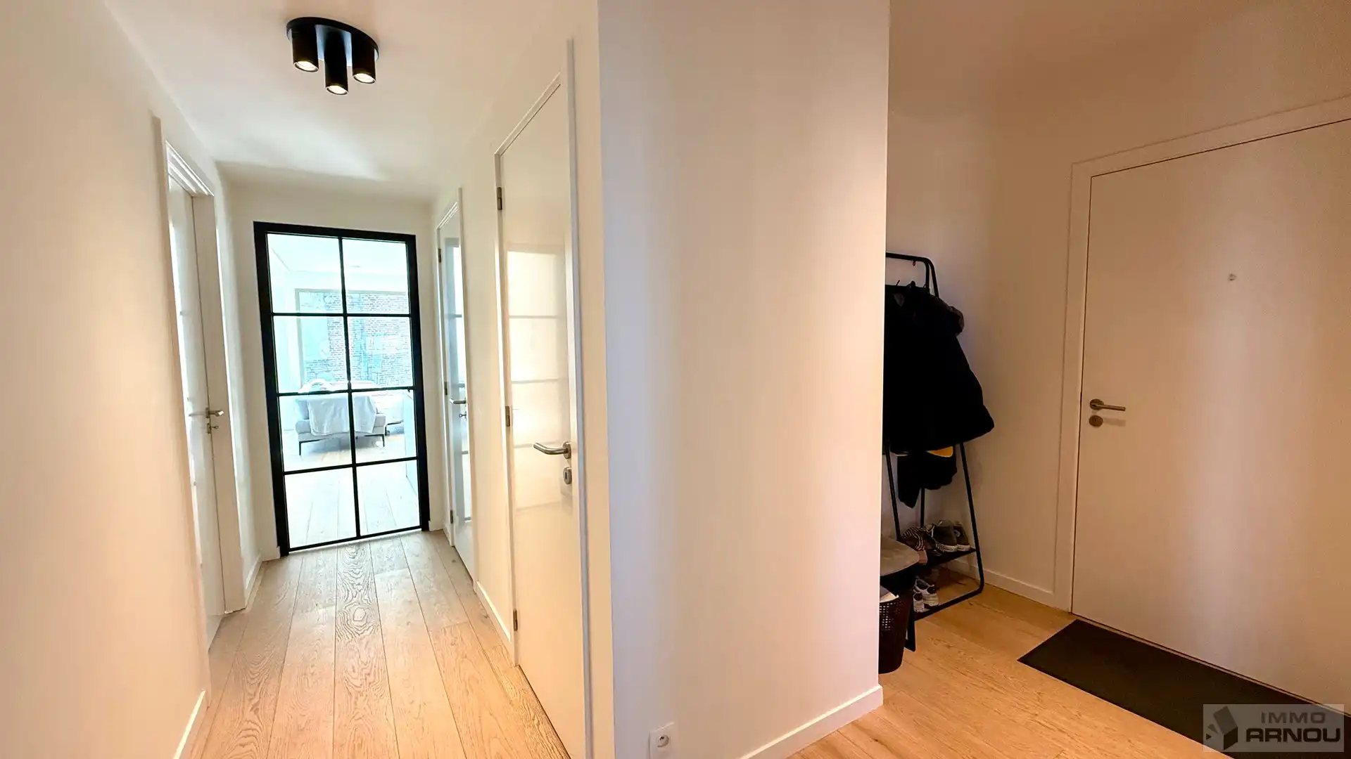 Instapklaar recent appartement met 2 slaapkamers foto 8