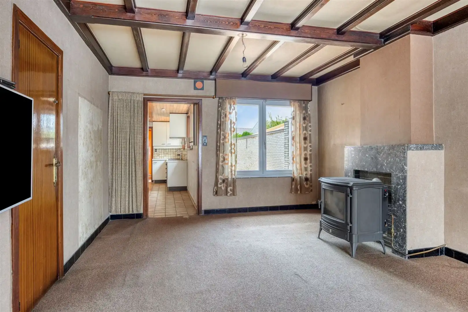 Te renoveren woning met zeer goede structuur en zijtoegang! foto 6