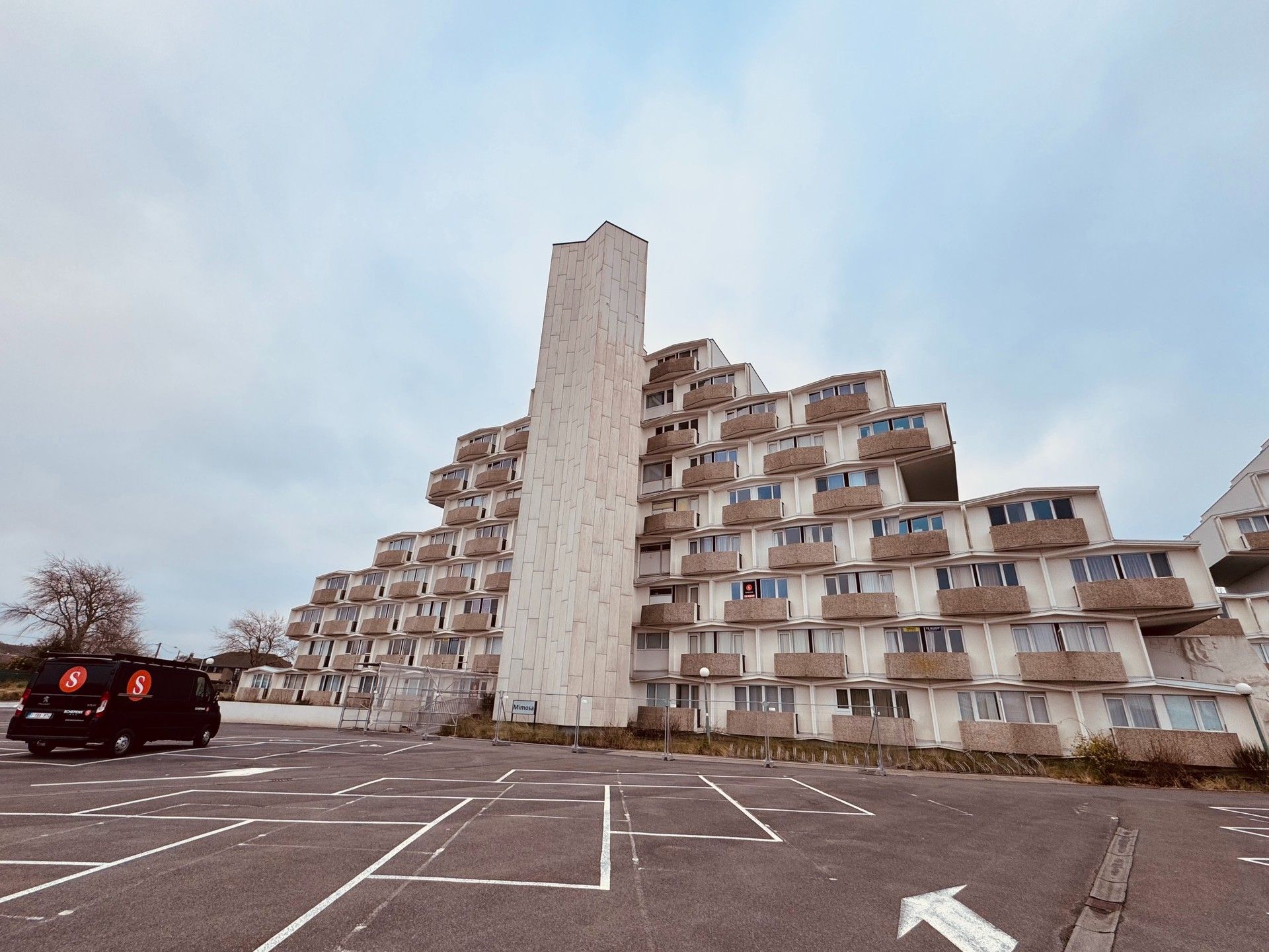 Gerenoveerd en instapklaar appartement met terras en 2 slaapkamers. foto 11