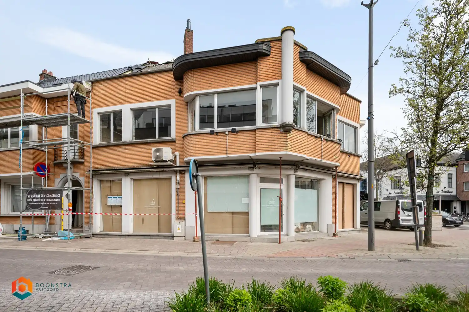 Ruim handelsgelijkvloers op een uitstekende locatie foto 3