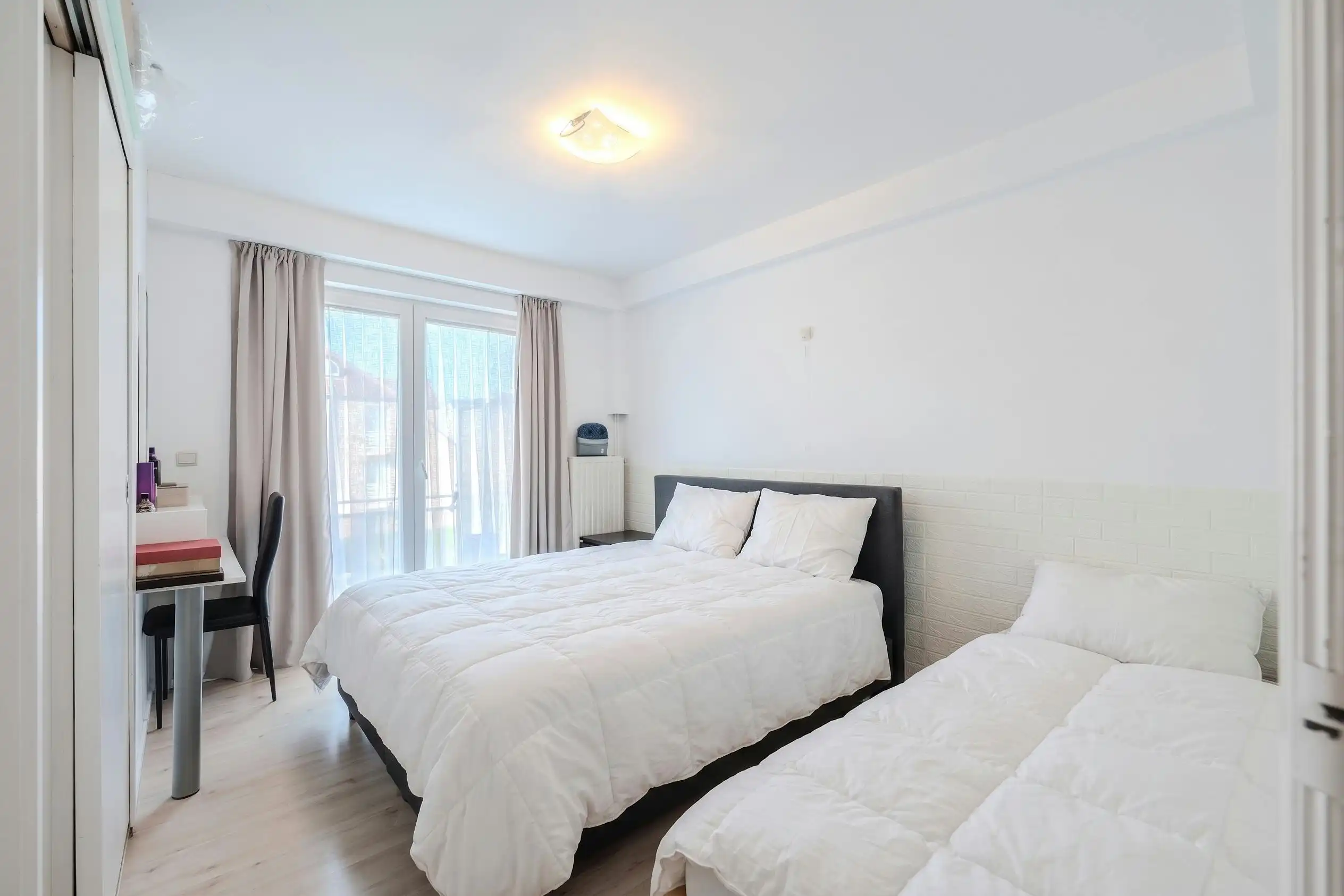 Lichtrijk twee slaapkamer appartement op topligging! foto 10