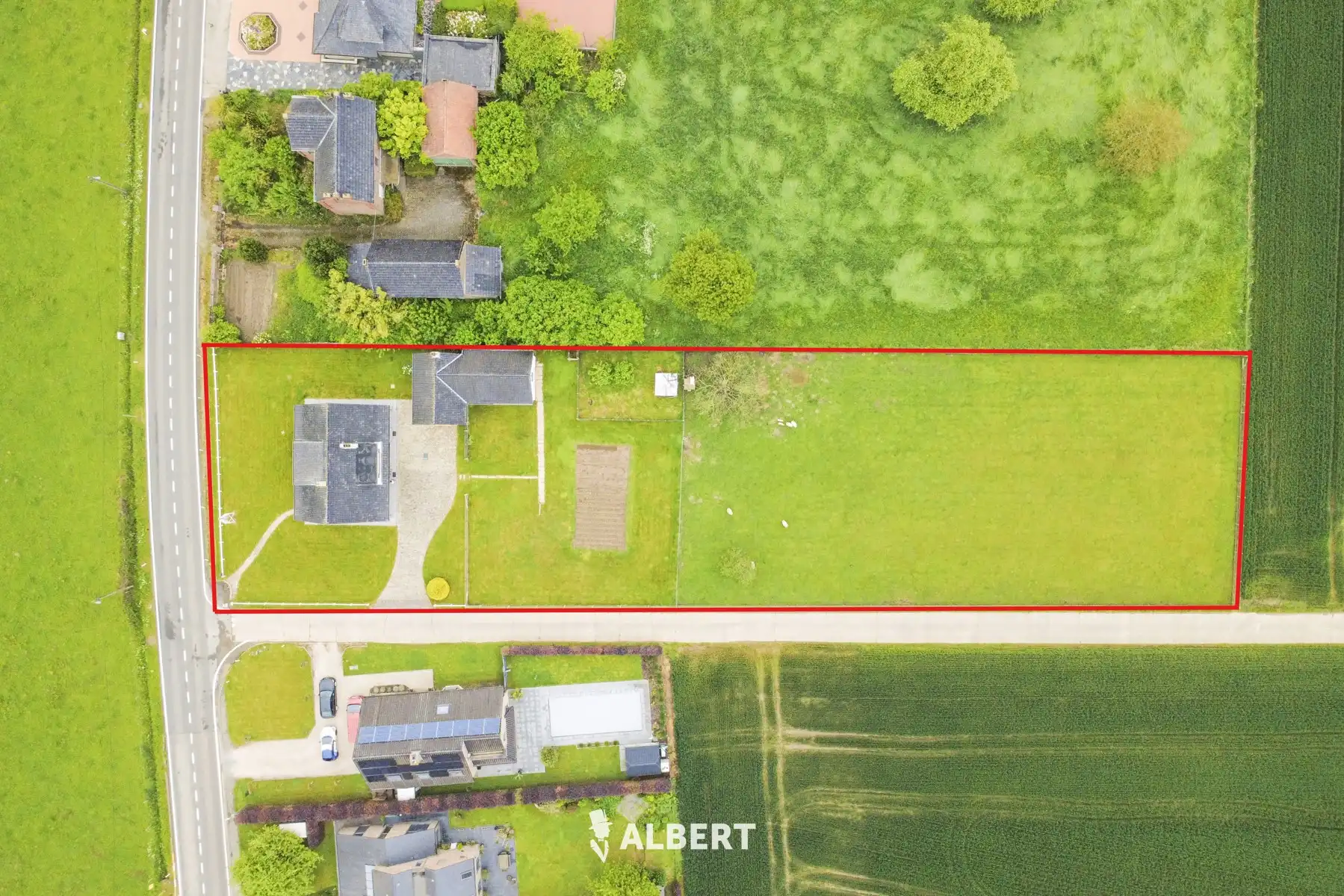 Landelijke woning met bouwgrond, bijgebouw en weideland foto 3