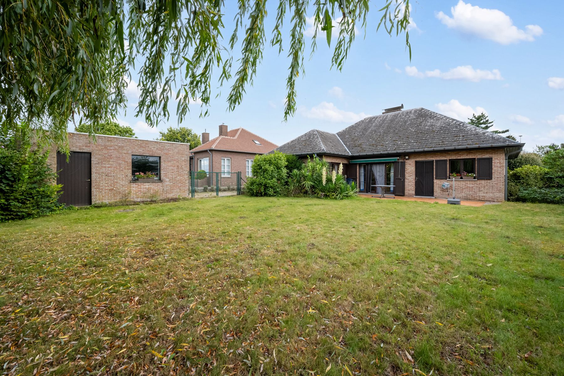 Scheldewindeke: woning met 3 kamers, 2 garages en grote tuin foto 2