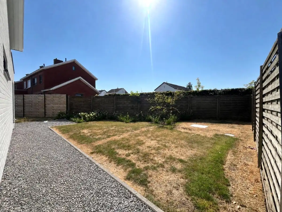 Ledegem – Volledig gerenoveerde halfopen woning met 3 slaapkamers en zonnige tuin foto 15