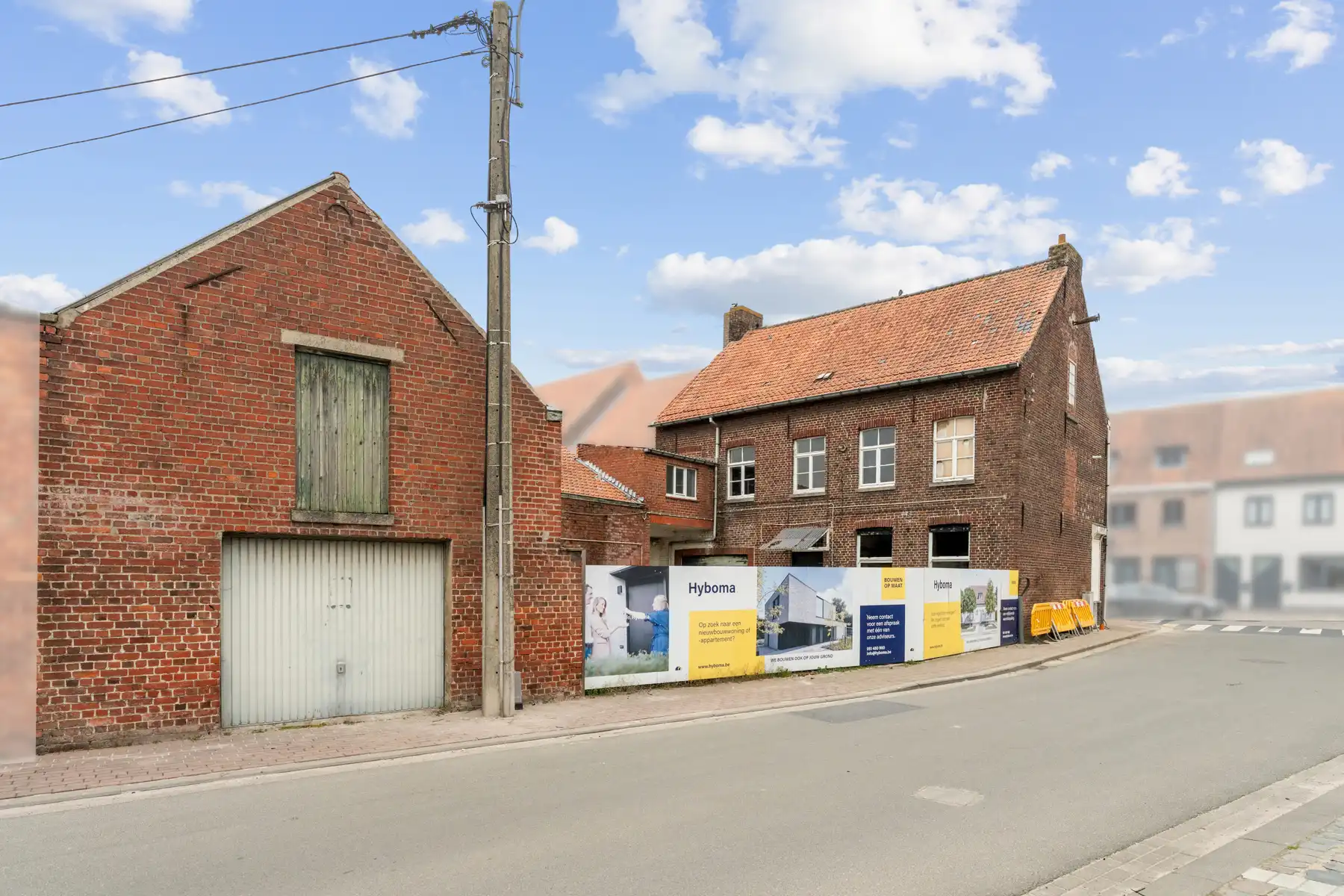 Ruime te renoveren woning met garage in centrum Kortemark foto 2