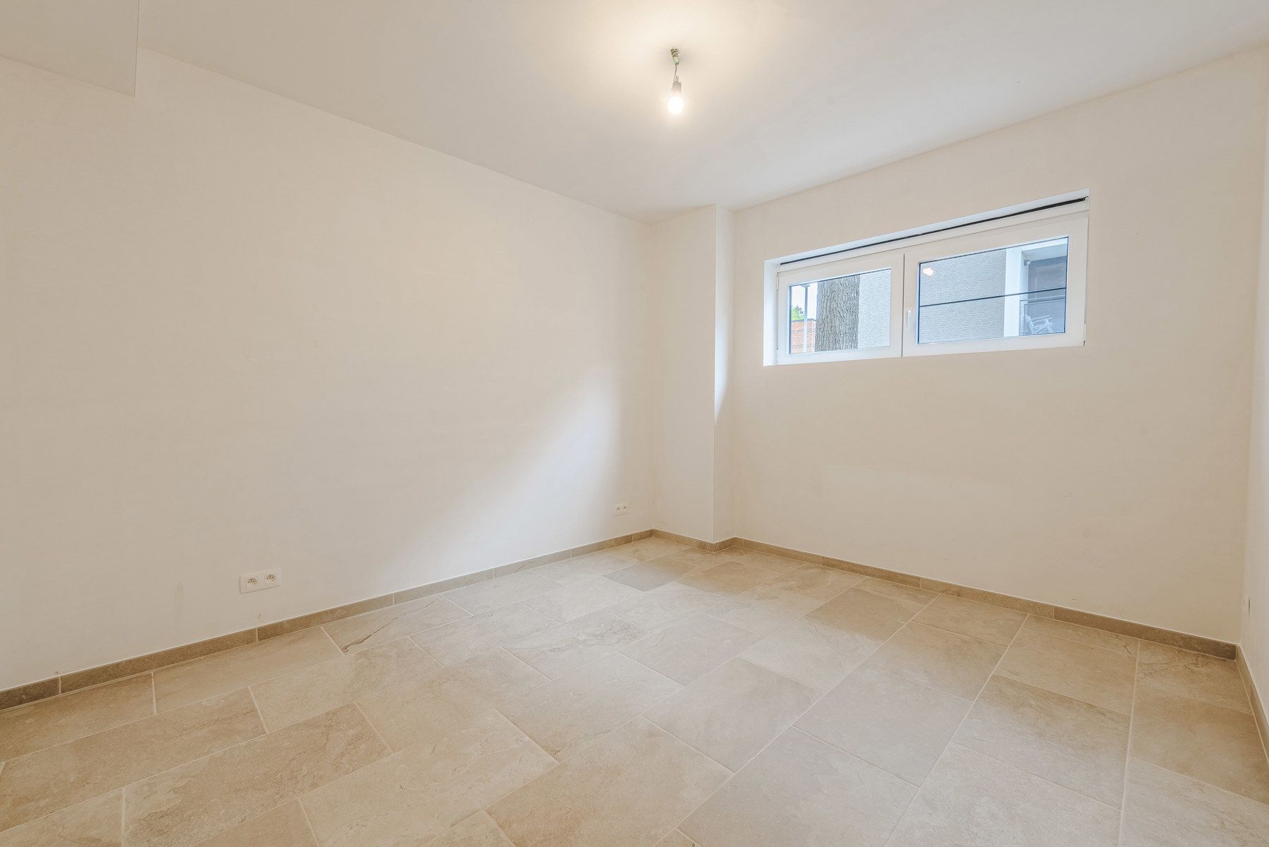 Centraal gelijkvloers 1-slpk app met tuinterras en garage foto 12