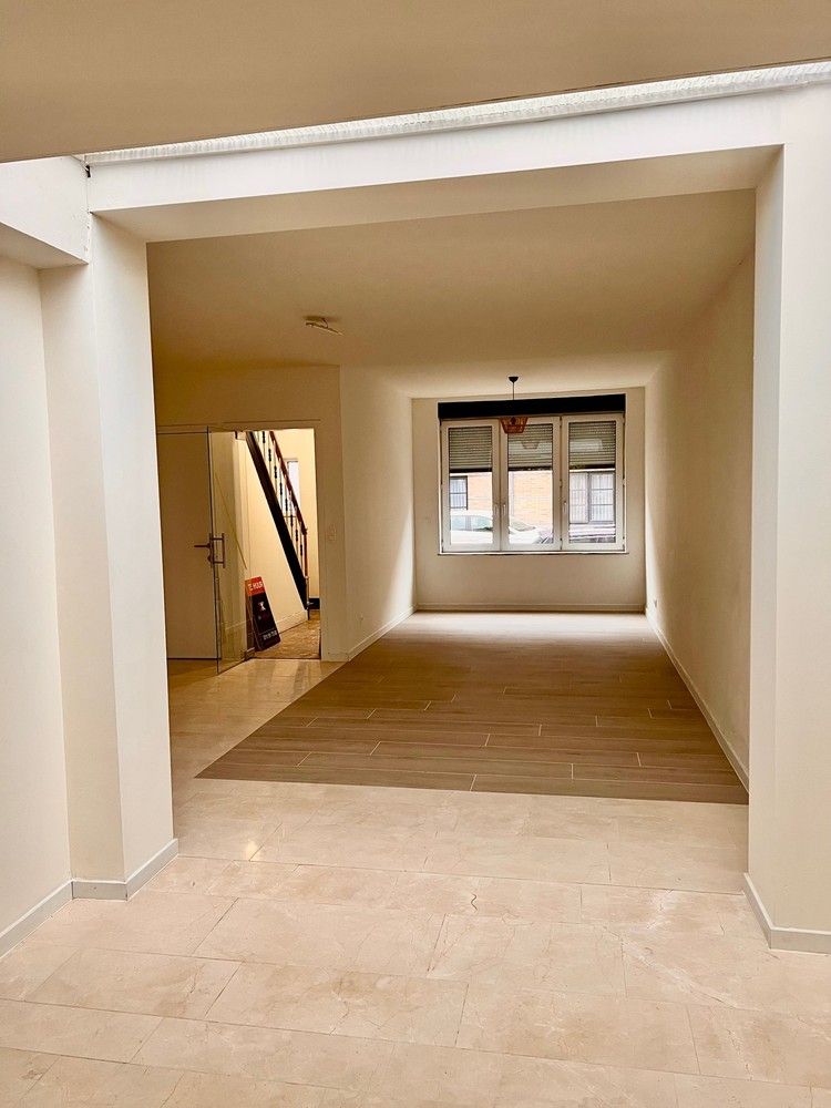 Stijlvol gerenoveerde woning te huur in hartje Bilzen! foto 5