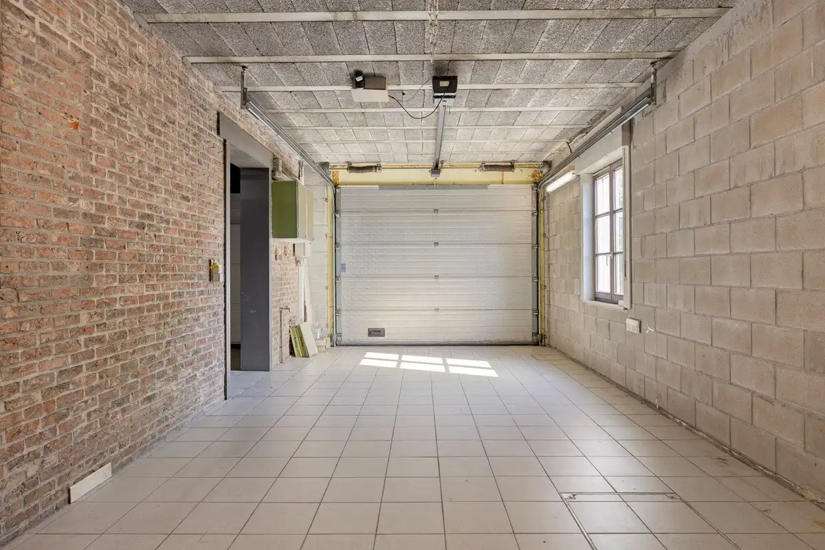 Kloeke villa met 4 slaapkamers en dubbele garage foto 16