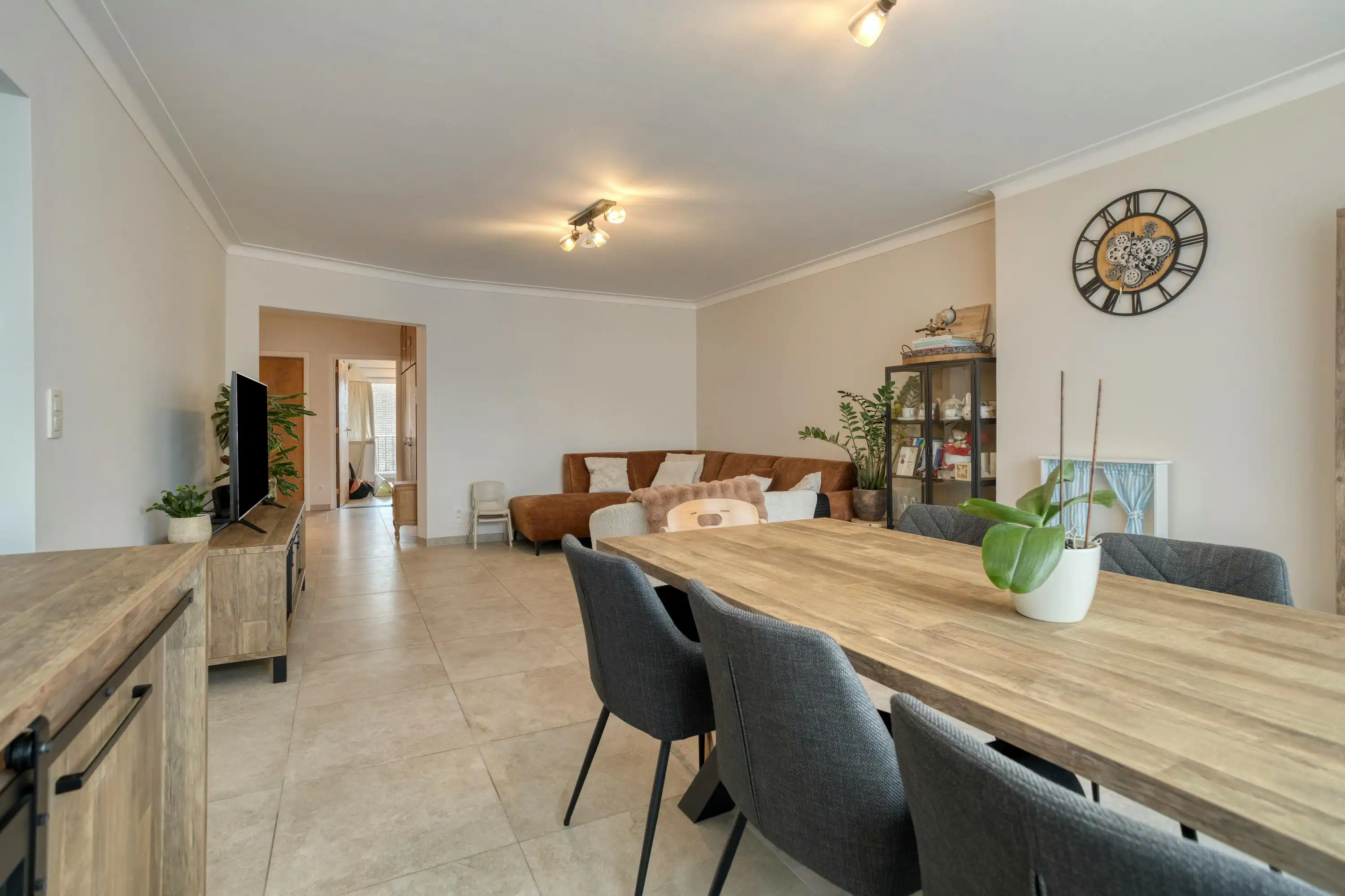 Instapklaar appartement vlakbij het Rivierenhof te koop! foto 3