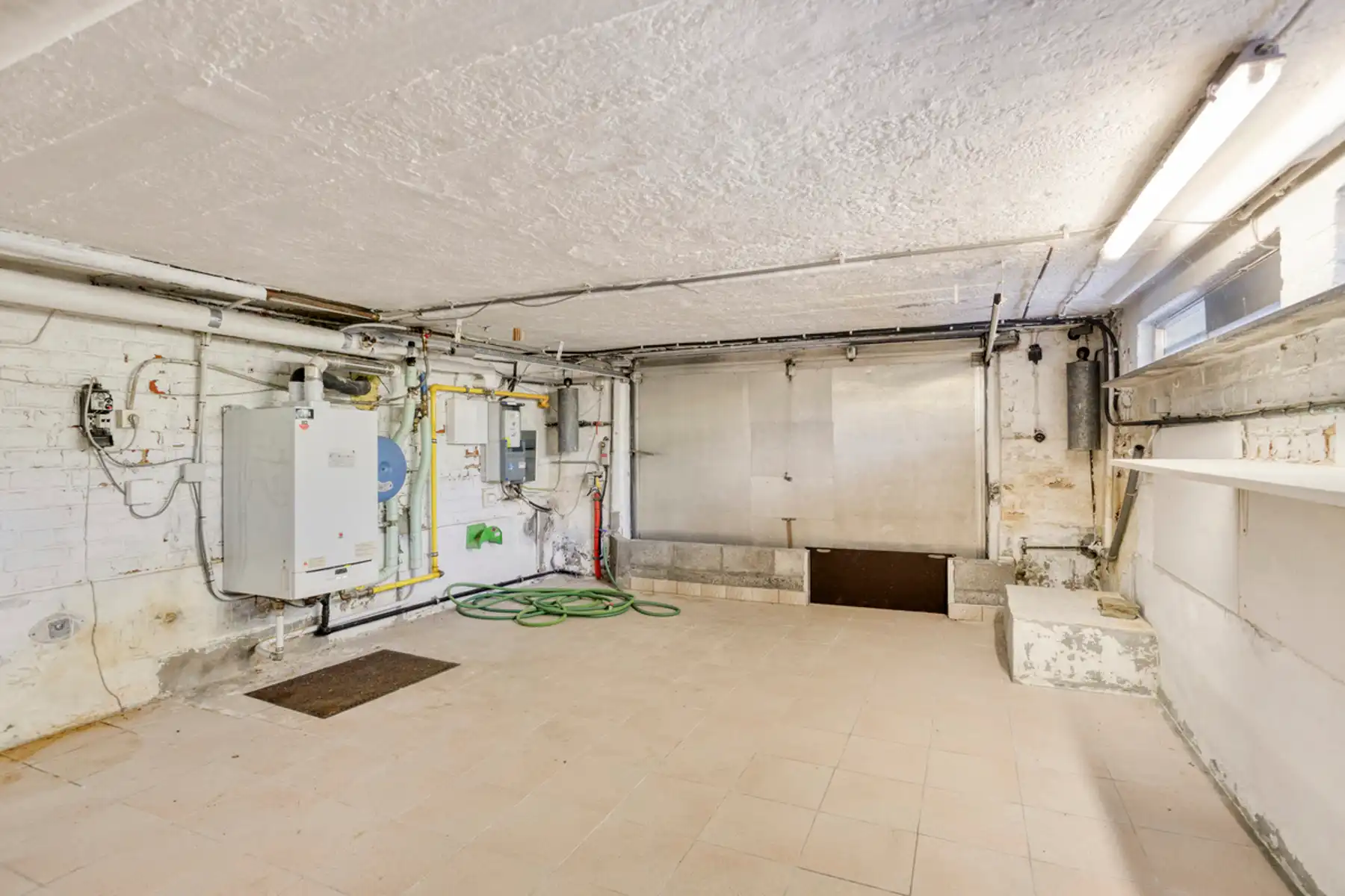 Bungalow (+/- 163 m²) + loods/werkplaats (>400 m²) + oprit foto 22
