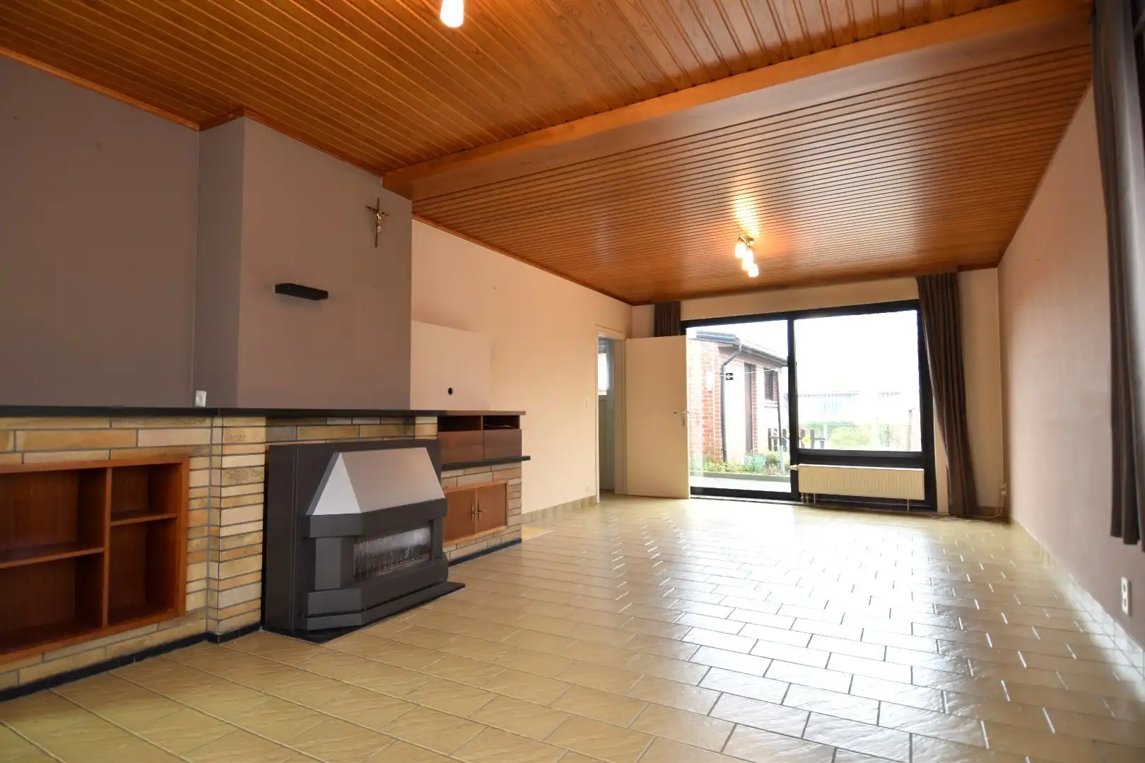 Woning op hoekperceel met 3 slaapkamers, garage en zalige tuin te koop in Gullegem foto 2