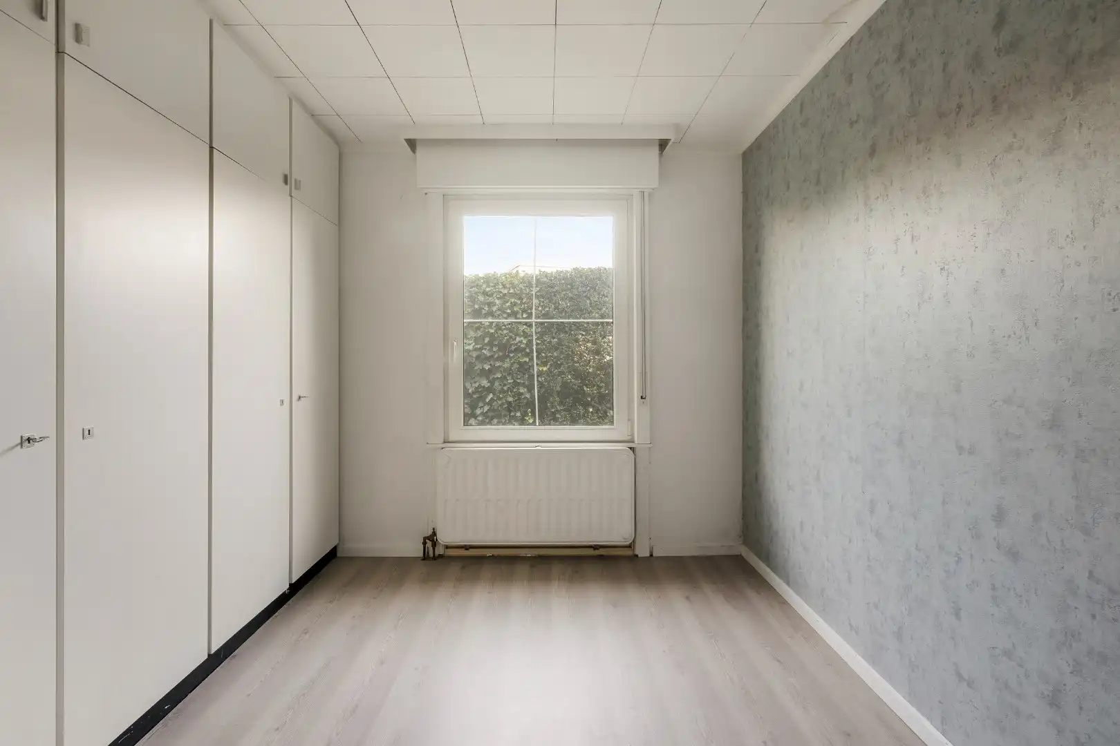 Gelijkvloerse woning met 3 slaapkamers, ruime garage en tuin. foto 14