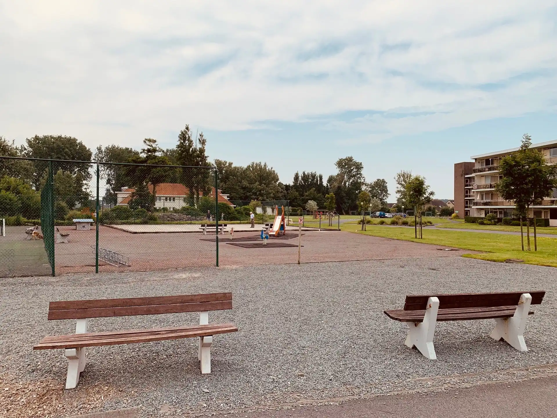 Instapklaar en smaakvol gerenoveerd appartement te koop in Park Atlantis, Vosseslag – De Haan. foto 11