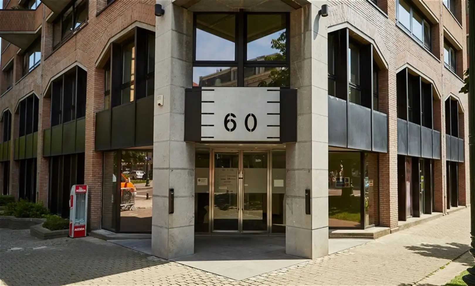 TROON/ TRÔNE 60: 331m² foto 3