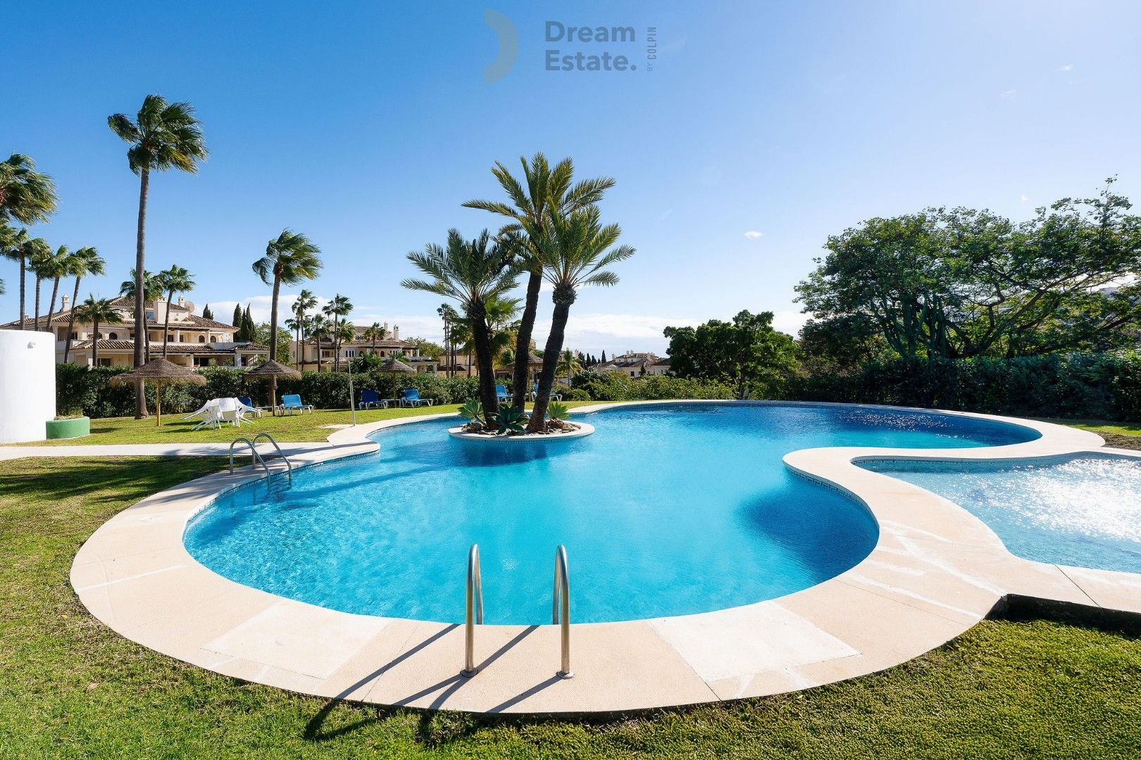 Luxe eerstelijns golf complex in Las Brisas Country Club, Nueva Andalucía - Marbella. foto 3