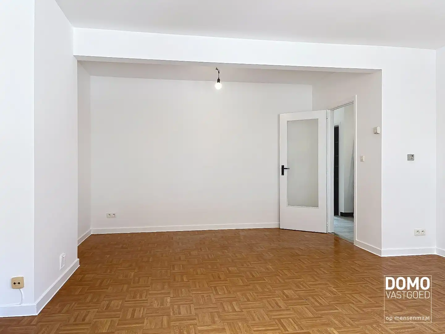 APPARTEMENT MET 2 SLAAPKAMERS EN GARAGEBOX NABIJ CENTRUM VAN HASSELT foto 3