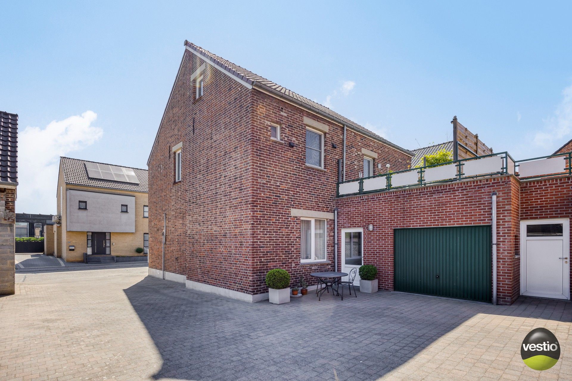 Unieke eigendom met woning, 3 appartementen, weilanden en schuren foto 24
