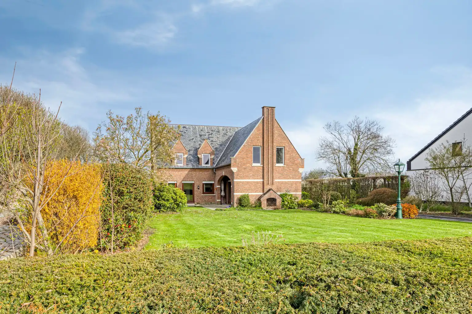 karaktervolle villa met ruime tuin  foto {{pictureIndex}}