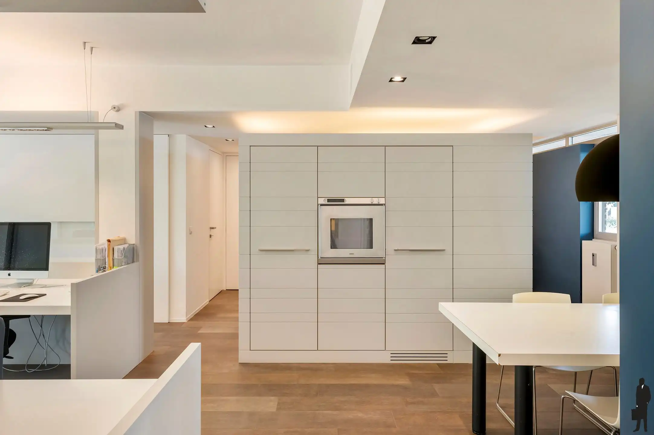Een volledig gerenoveerd appartement (kantoor) met terras foto 9