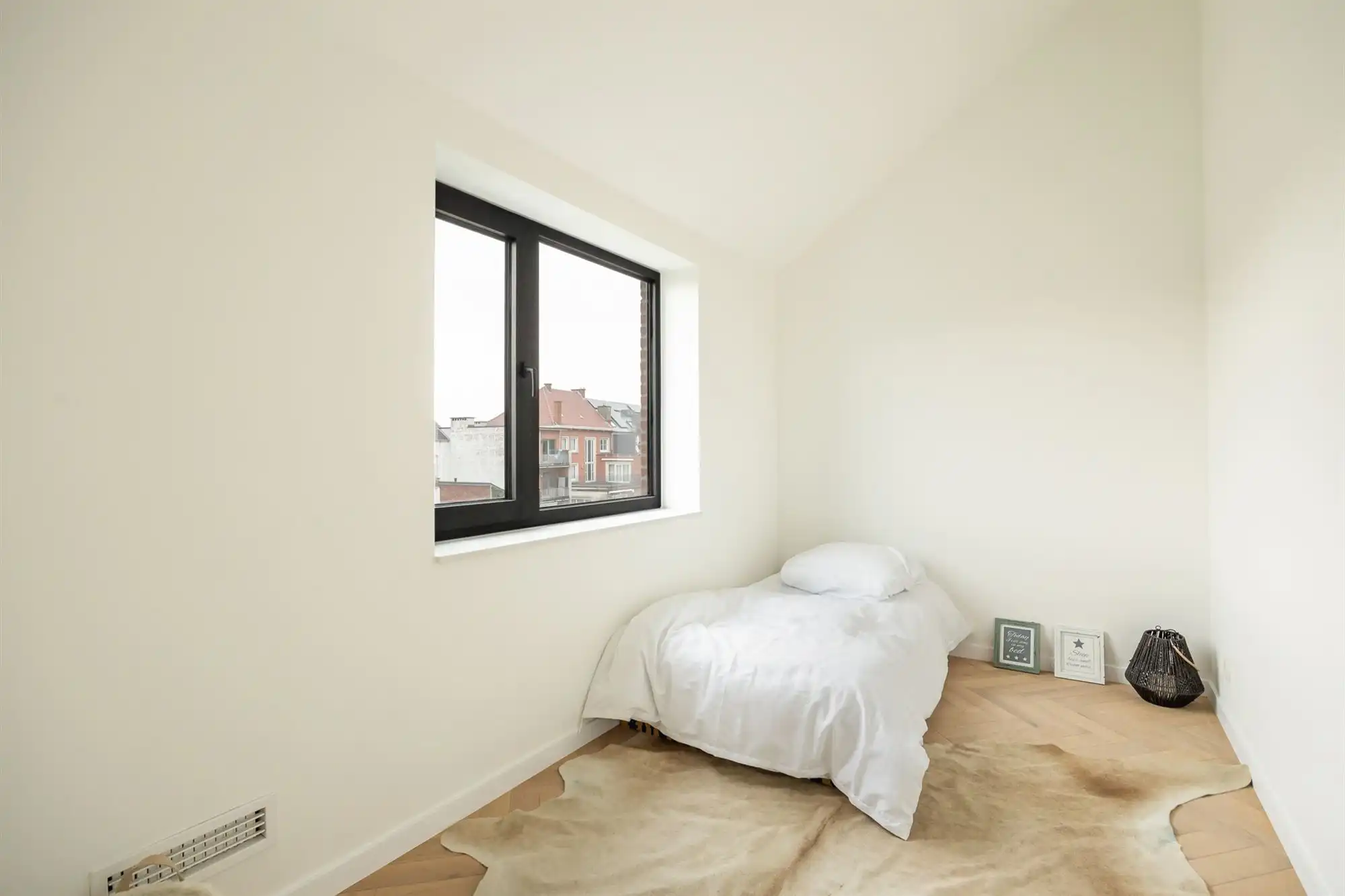 Nieuwbouwwoning met vier slaapkamers en tuin foto 20