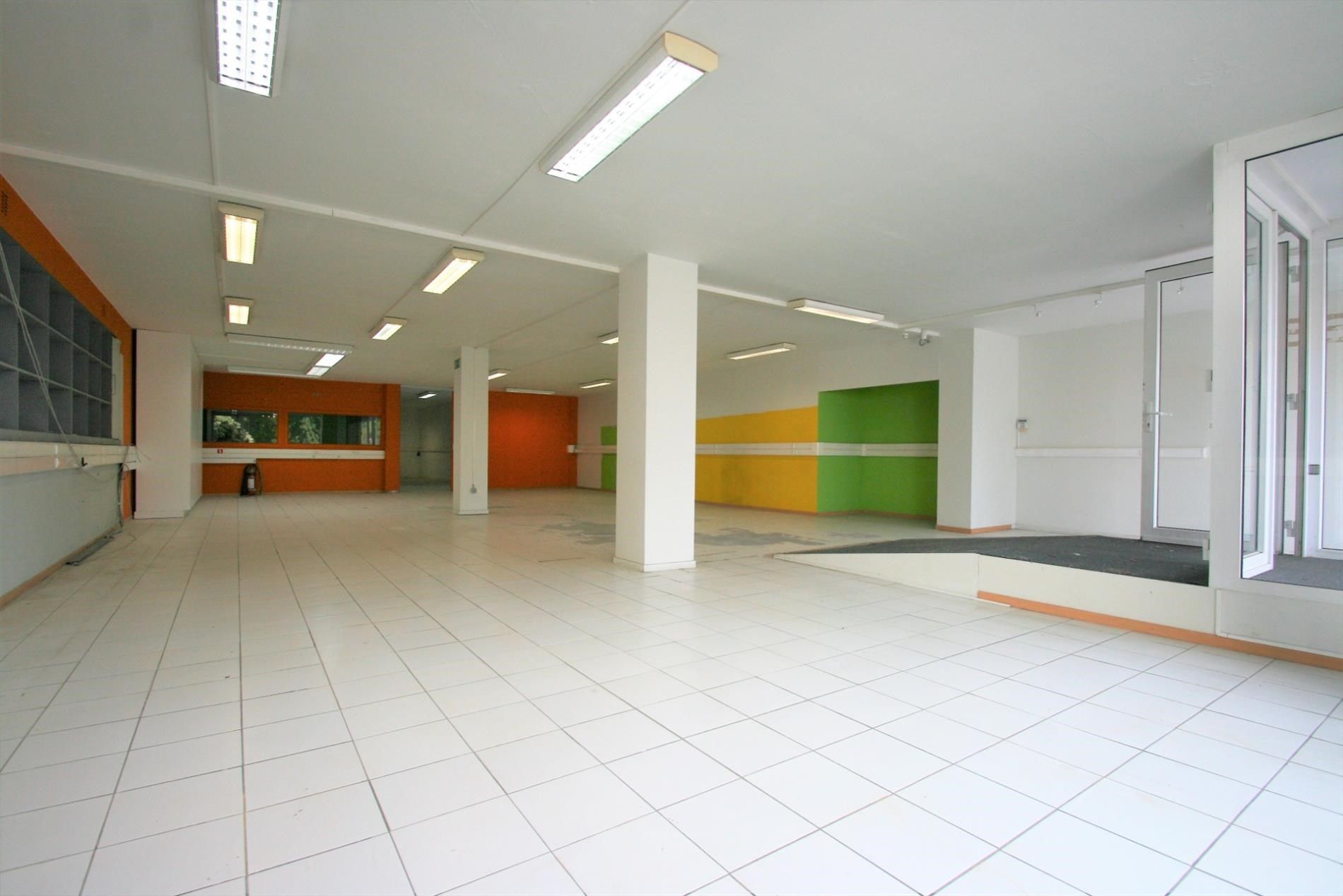 Handelsruimte Kortrijkse Steenweg 1092 naast KBC Toren te huur  foto 7