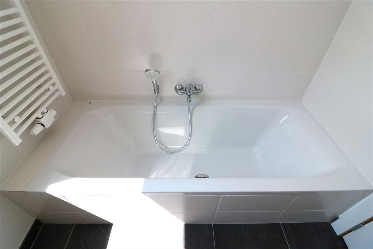 3 appartementen en 4 autostaanplaatsen foto 44
