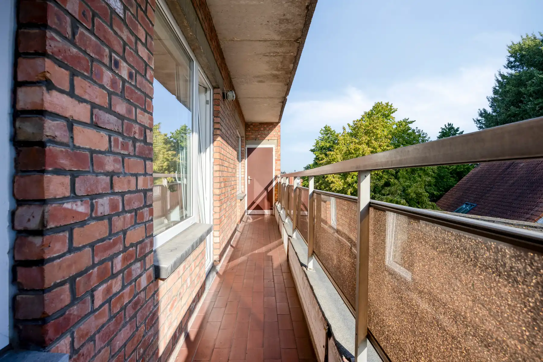 Lichtrijk 2-slaapkamerappartement met terras foto 12