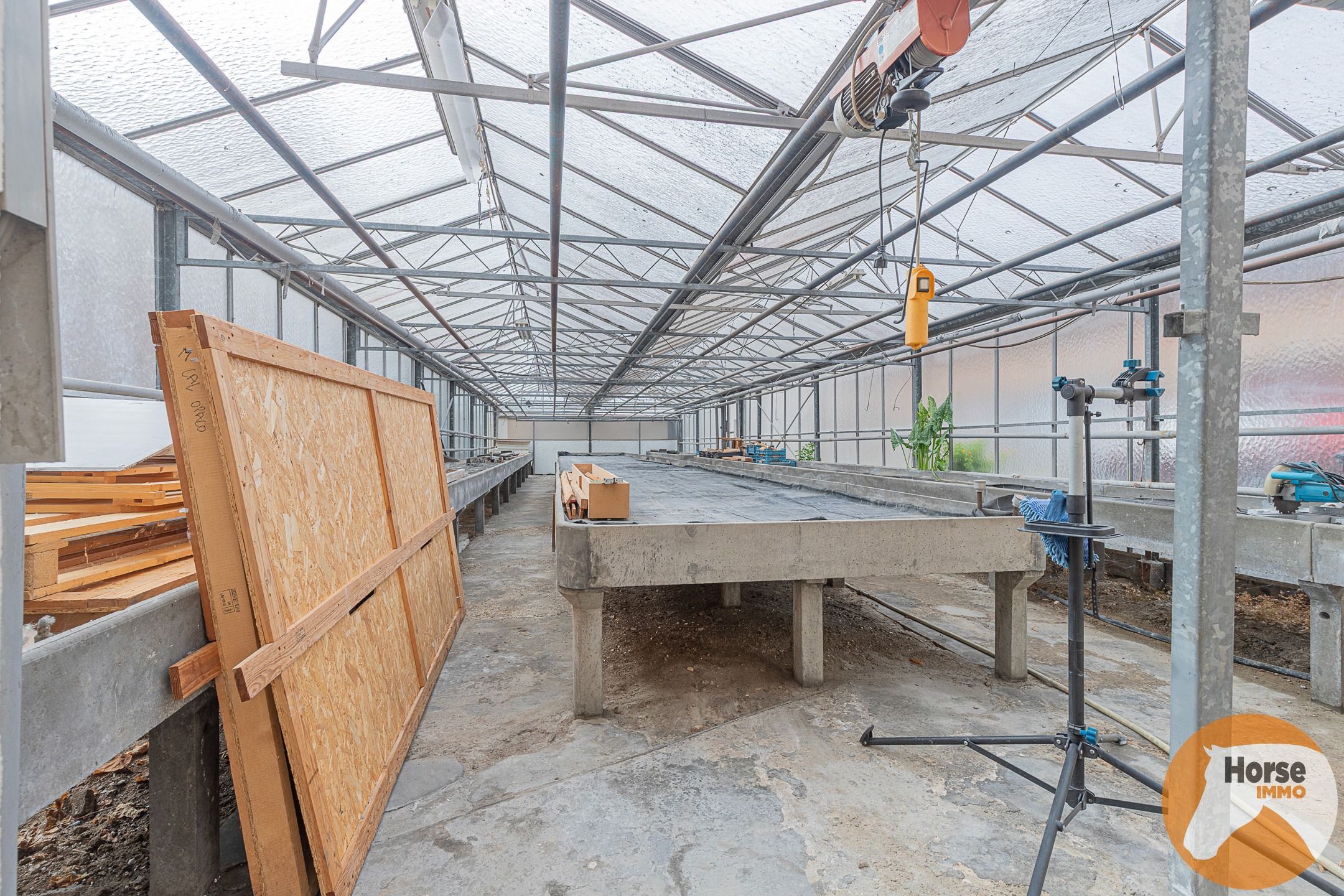 ERPE-MERE - Goed onderhouden woning met magazijn en serres foto 24