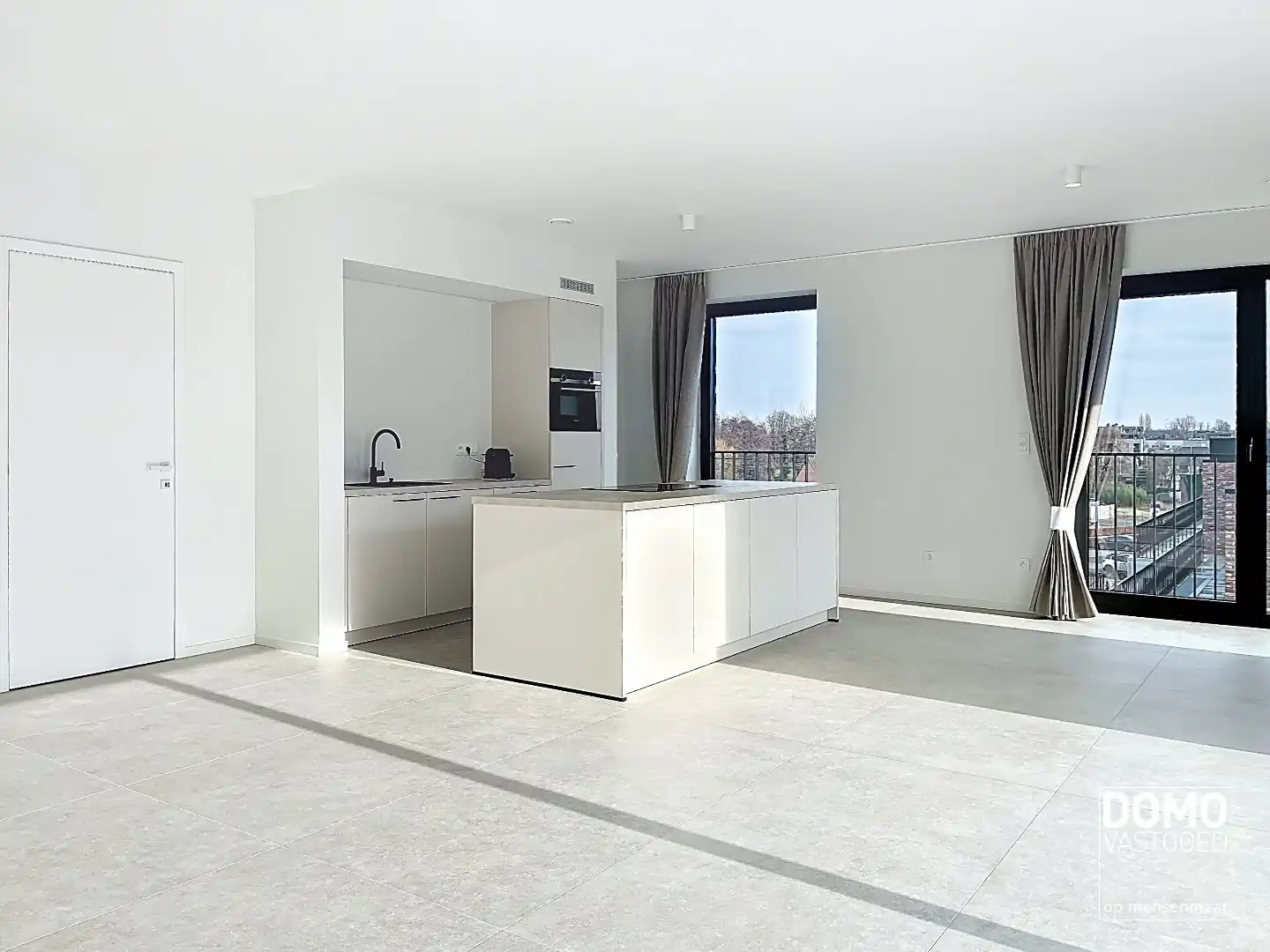 Penthouse met twee slaapkamers, ruim terras en autostandplaats te Kermt foto 2