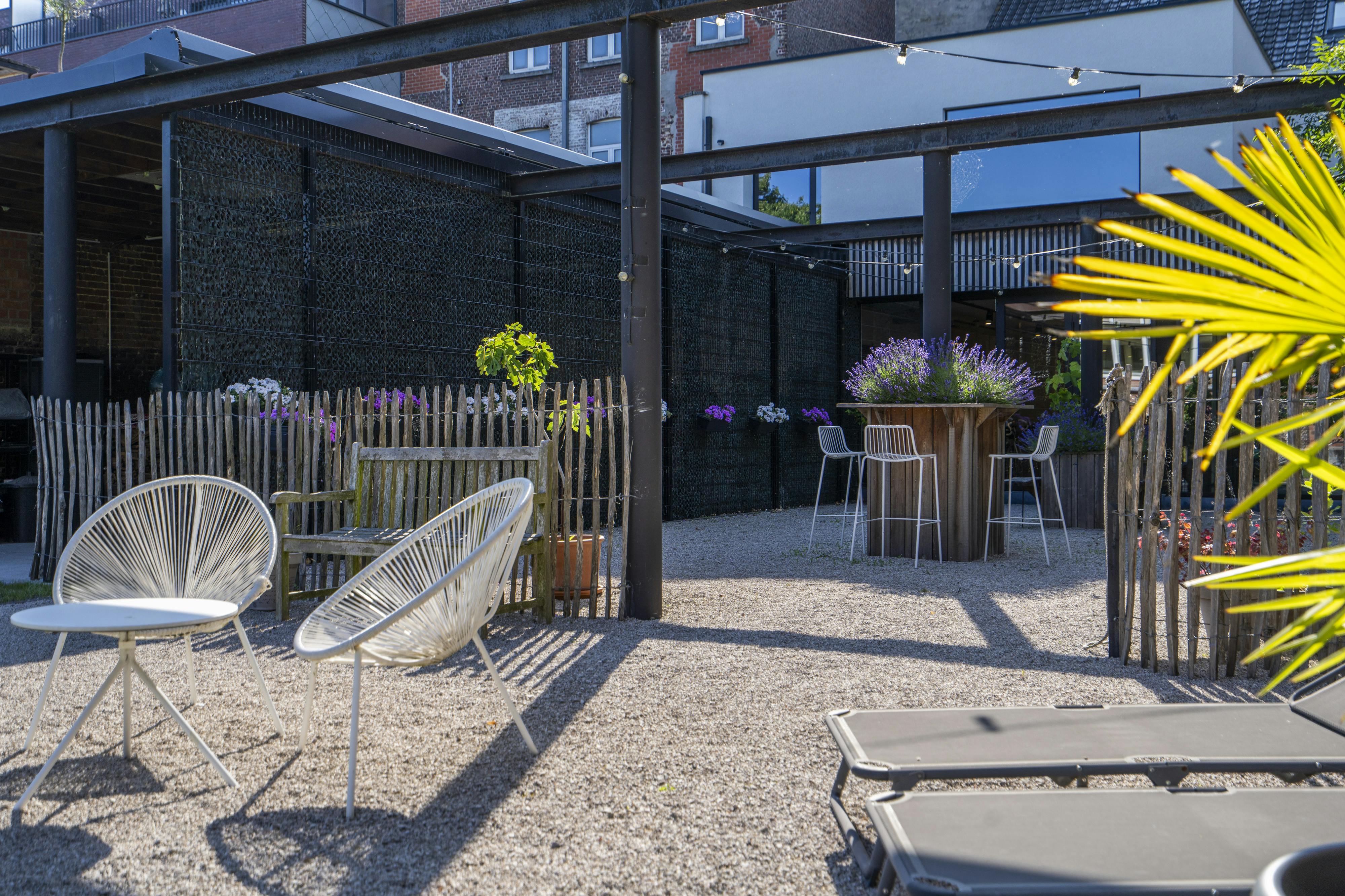 Prachtig gerenoveerde herenwoning te koop met uitweg  foto 23