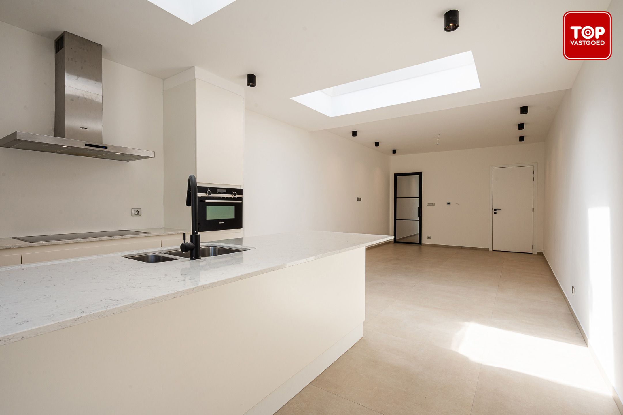 Stijlvol gerenoveerde gezinswoning met 4 slaapkamers en gezellige tuin foto 11