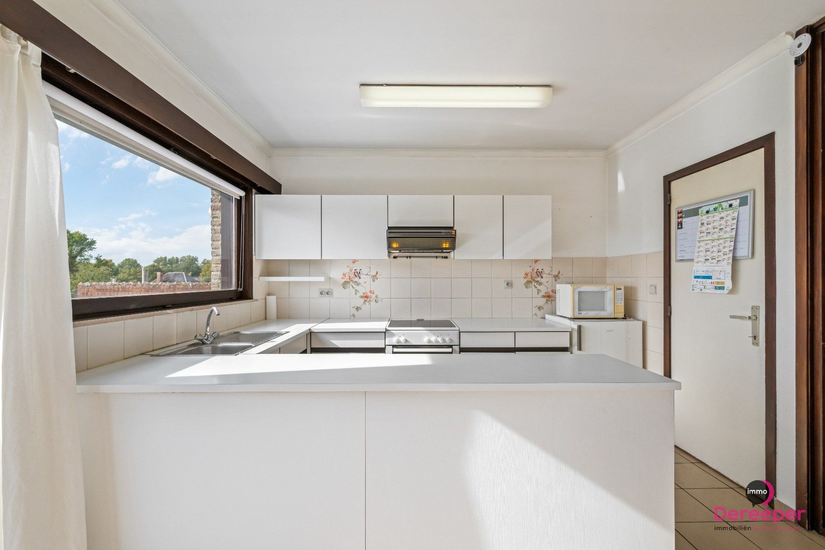 Ruim en licht appartement met 3 slaapkamers – ideaal voor gezinnen of investeerders foto 3